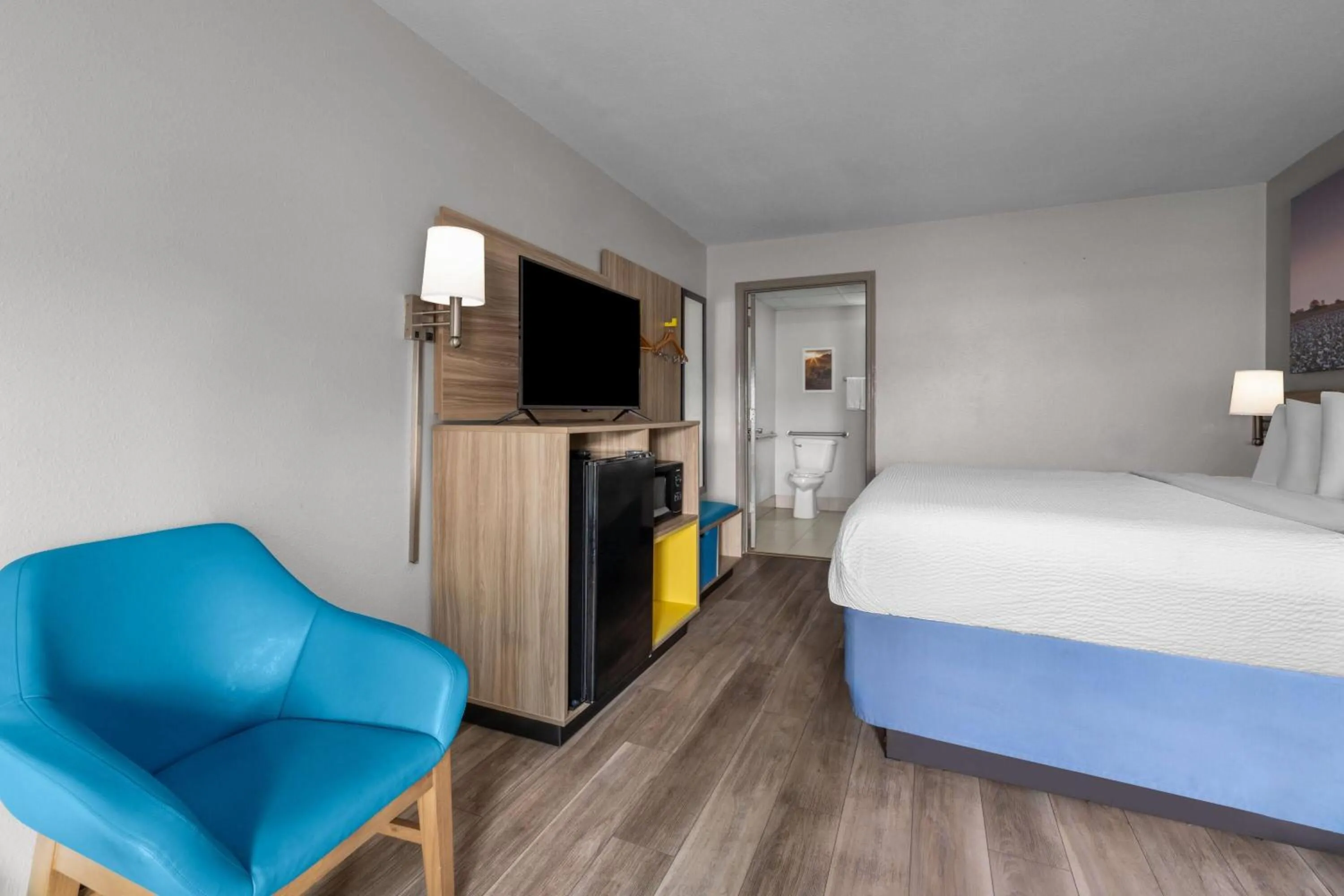 Photo of the whole room, Bed in Days Inn by Wyndham Alma