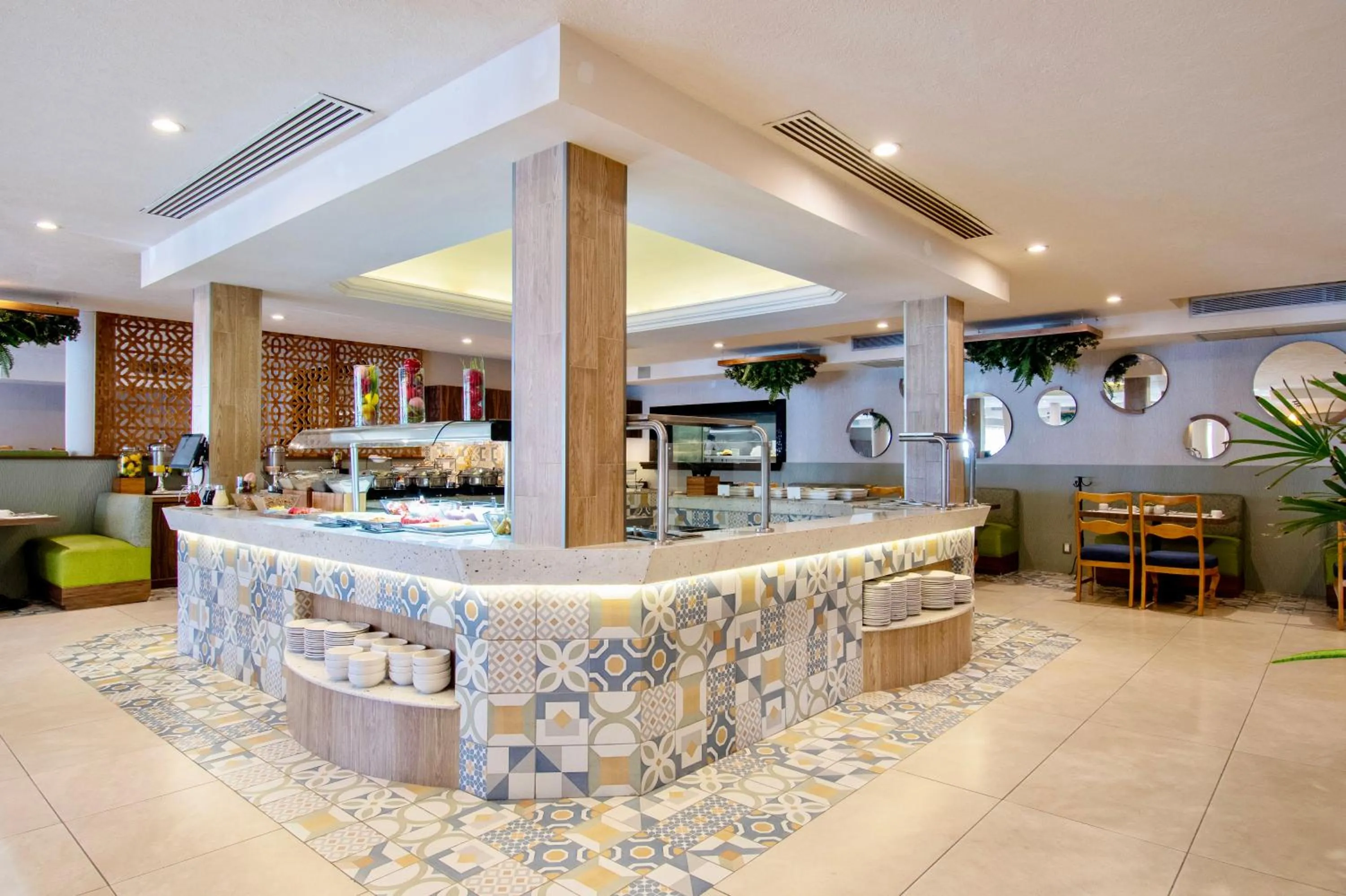 Restaurant/places to eat in Hotel Plaza Diana