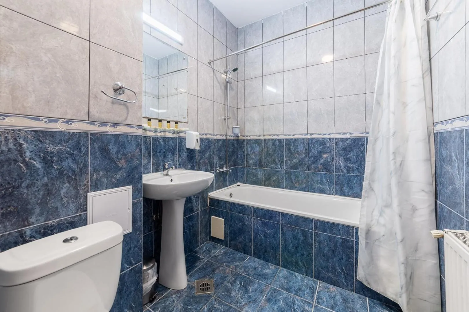 Bathroom in Elizeu Hotel