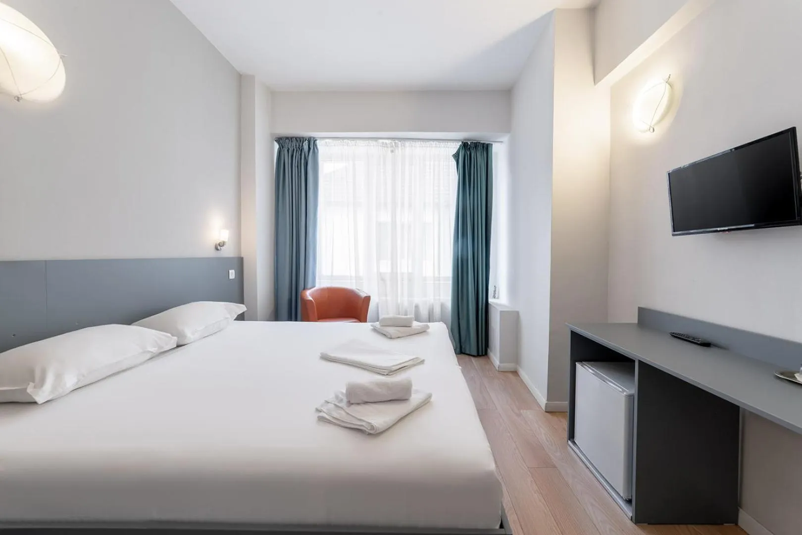 Photo of the whole room, Bed in Elizeu Hotel