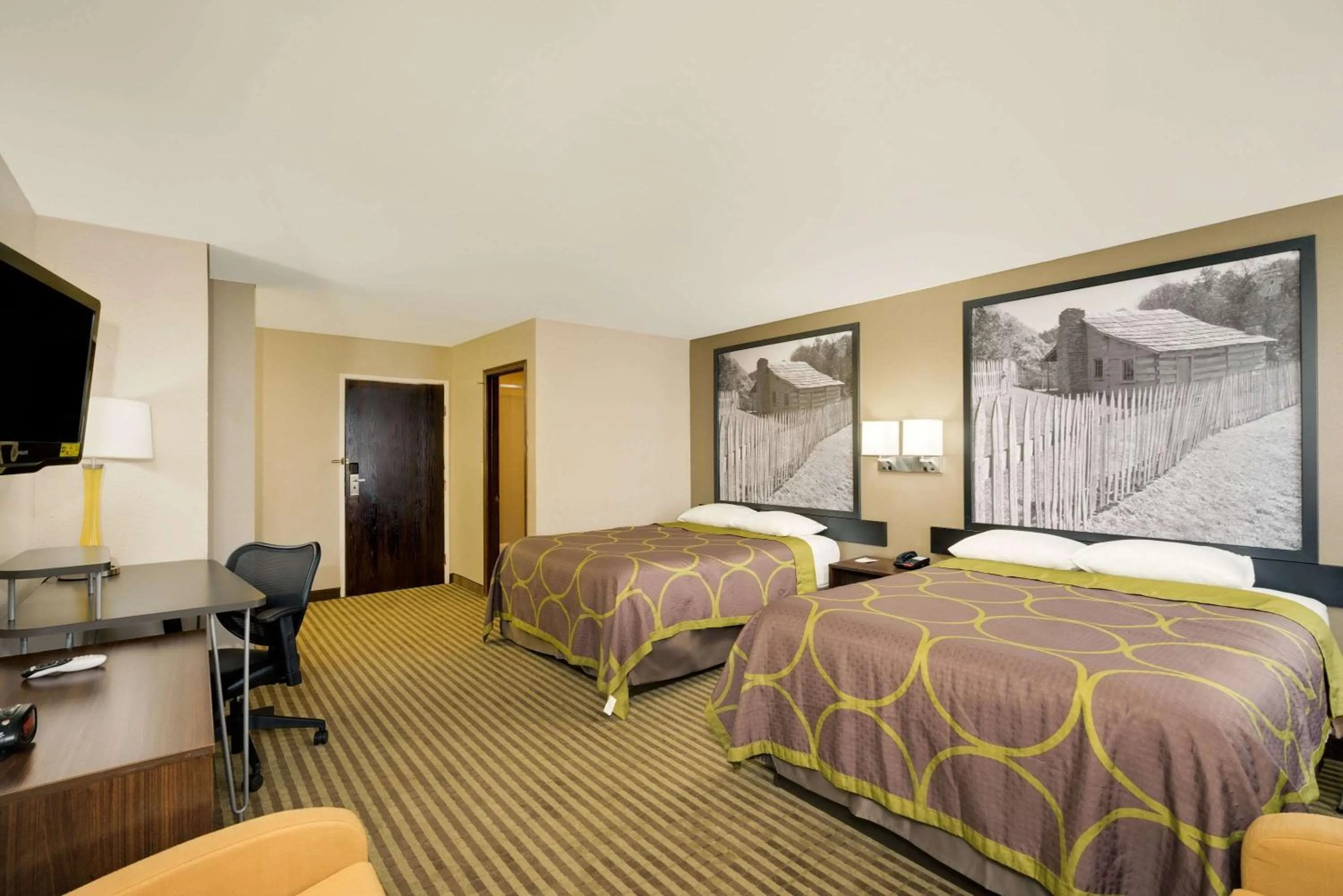 Photo of the whole room, Bed in Super 8 by Wyndham Lexington Hamburg Area