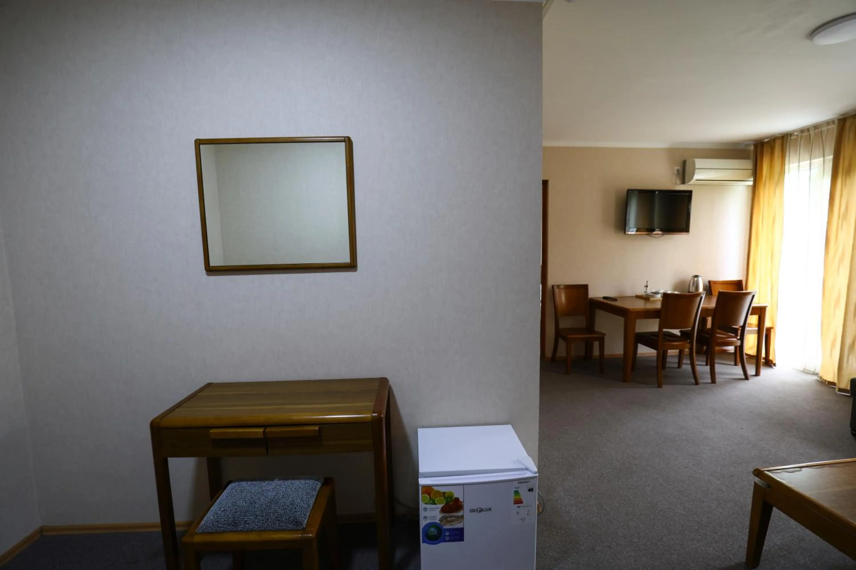 Communal lounge/ TV room in Park Hotel Imeri kutaisi