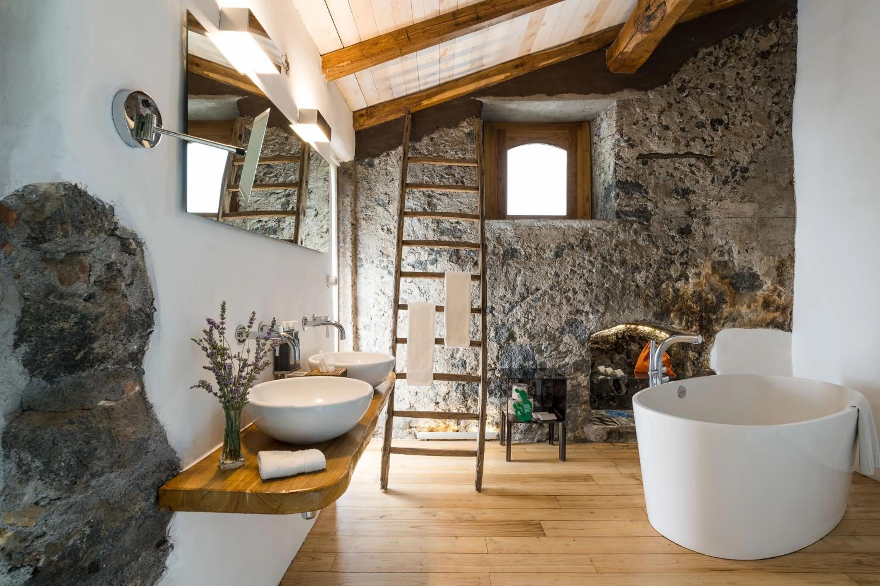 Bathroom in Monaci delle Terre Nere