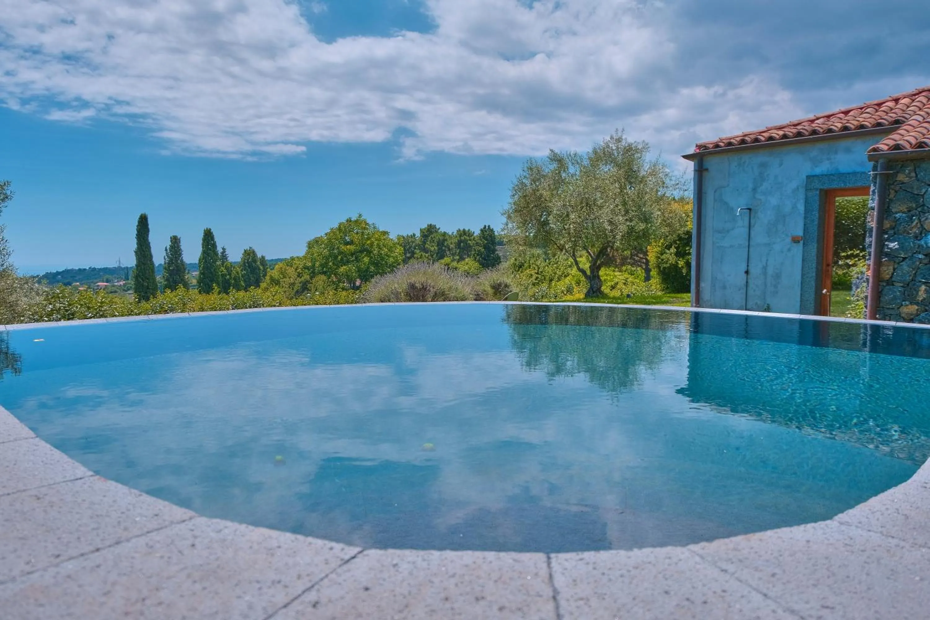 Pool view in Monaci delle Terre Nere