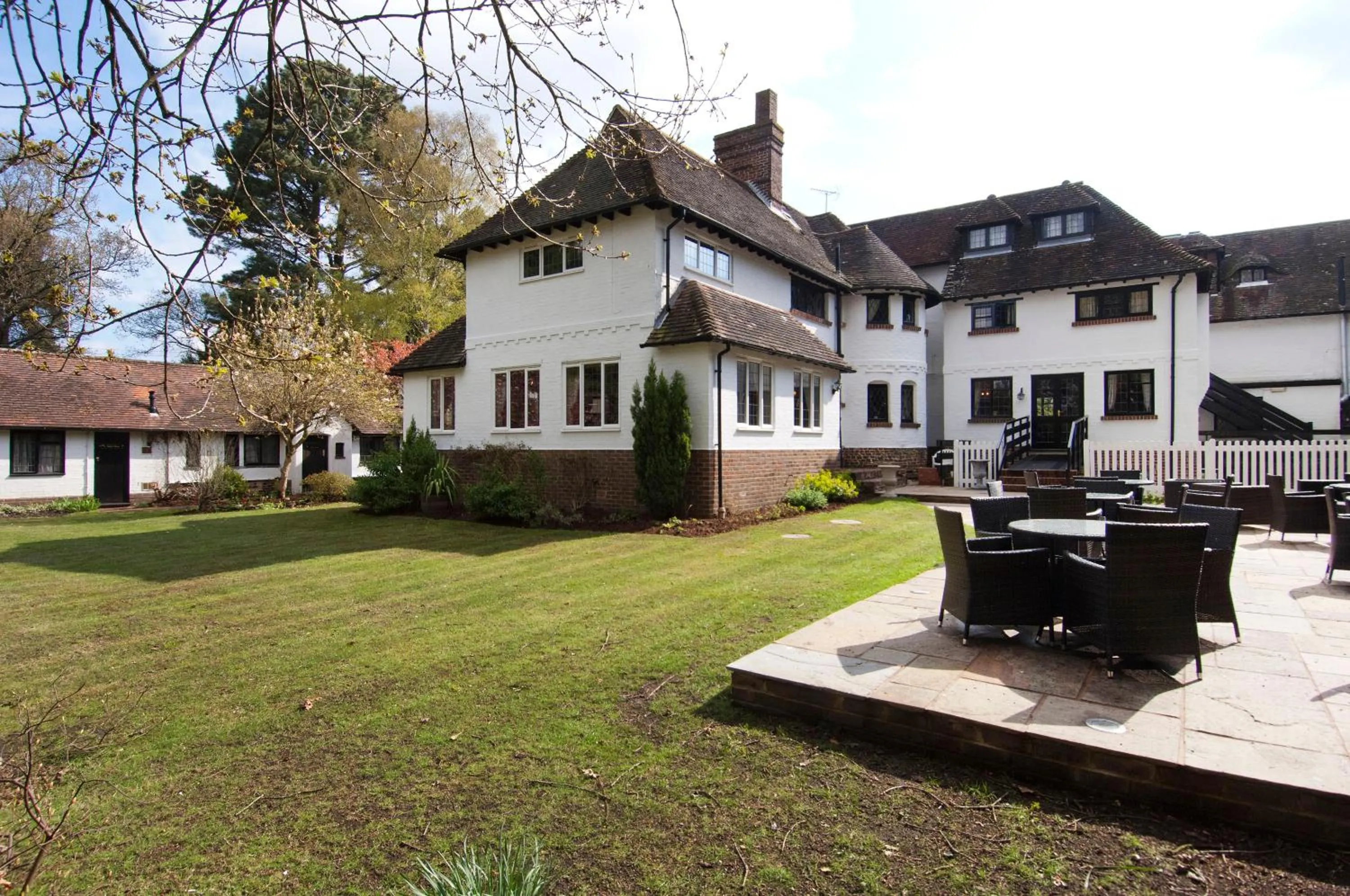 Facade/entrance in The Roundabout Hotel