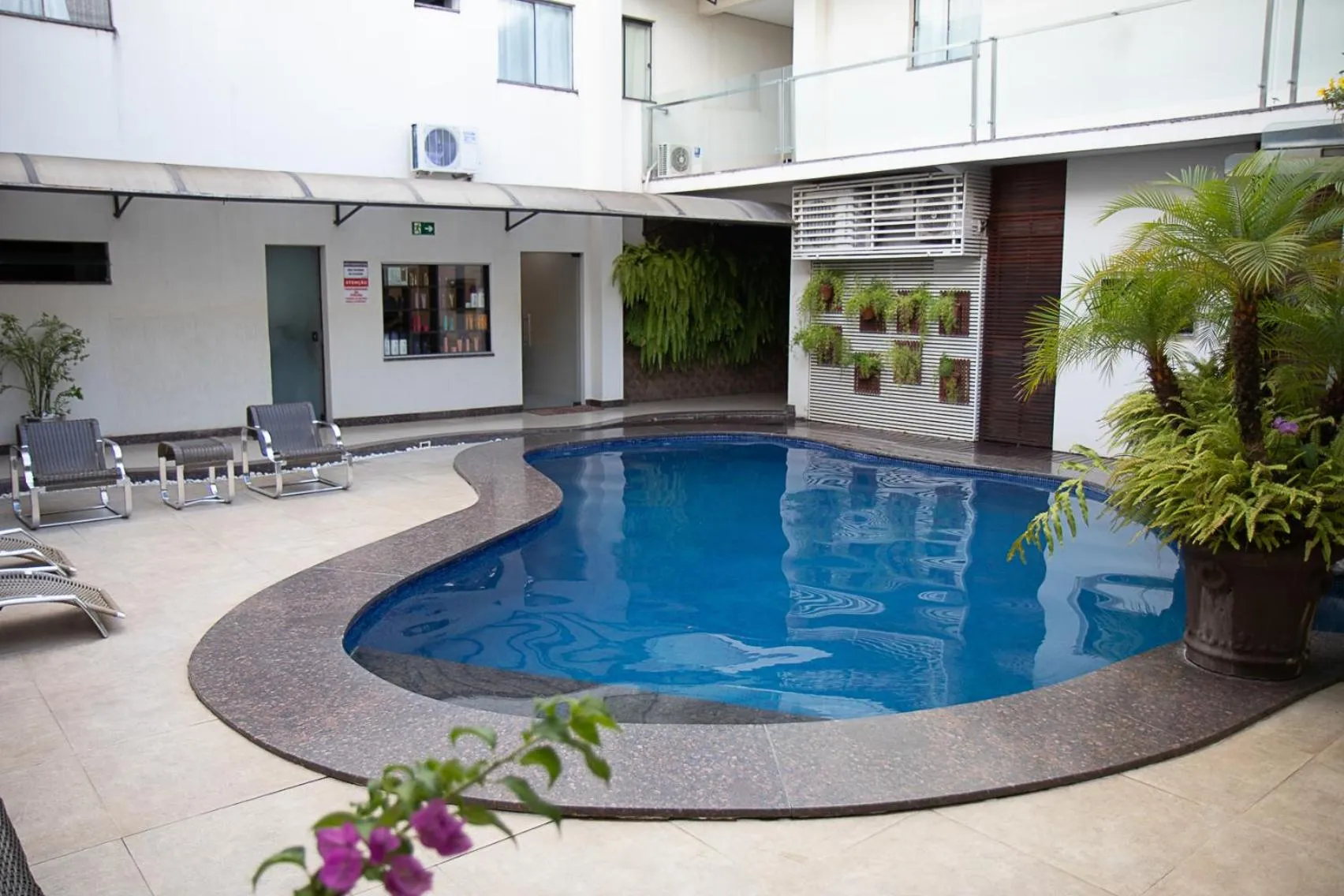 Pool view in Maximus Business by - Easy Hotéis