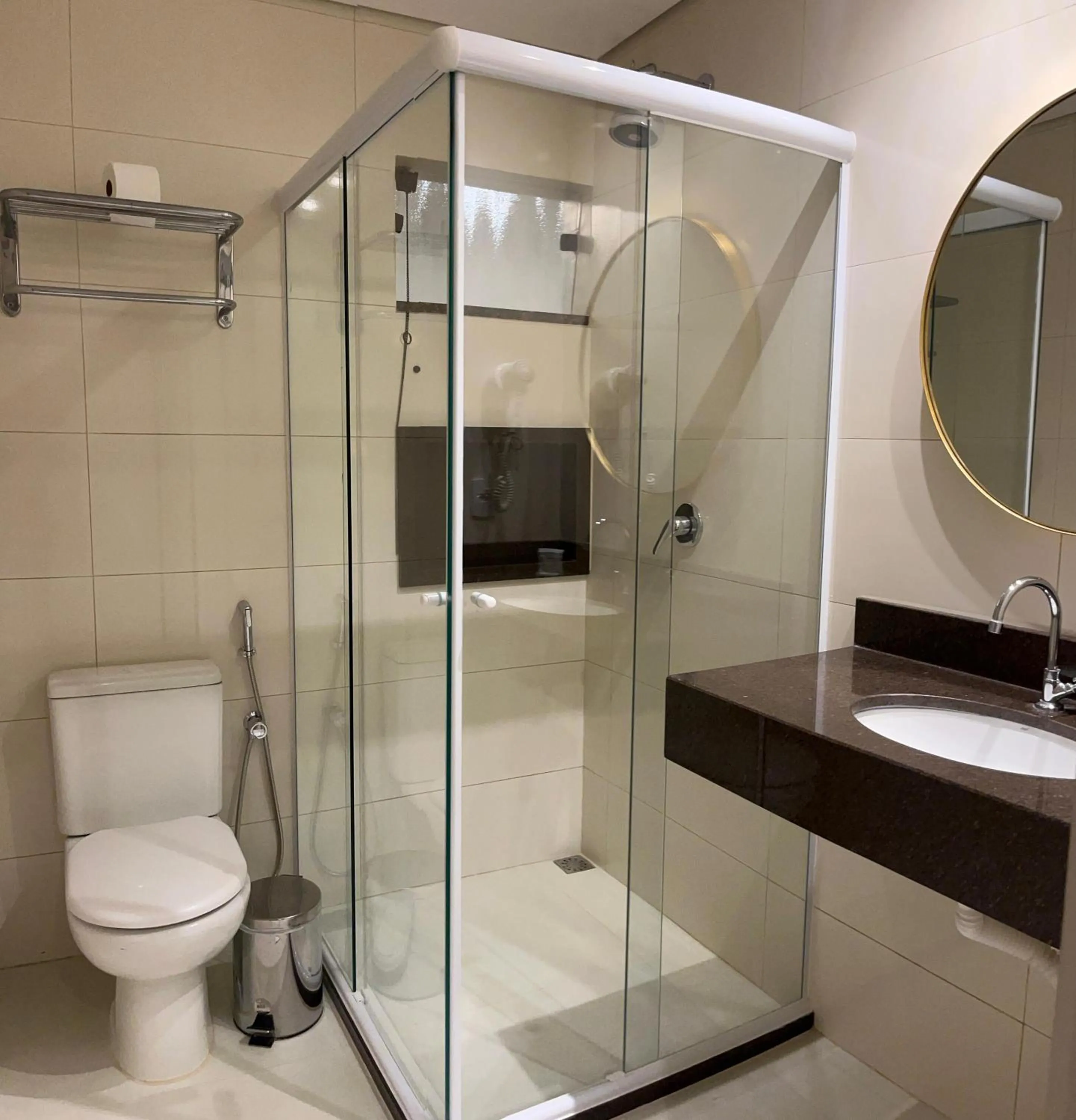 Bathroom in Maximus Business by - Easy Hotéis