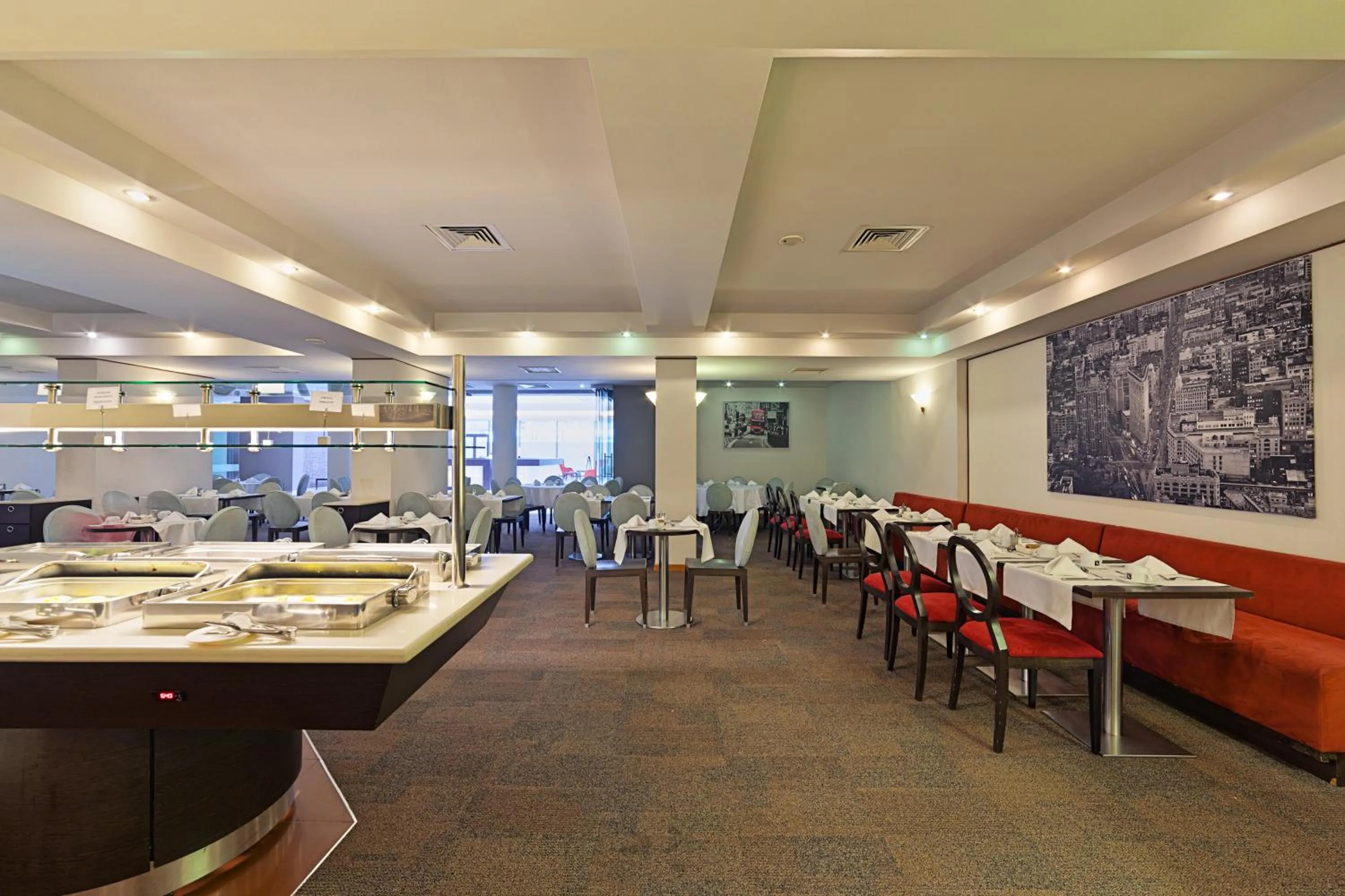 Restaurant/places to eat in Ramada by Wyndham Bucharest Parc Hotel