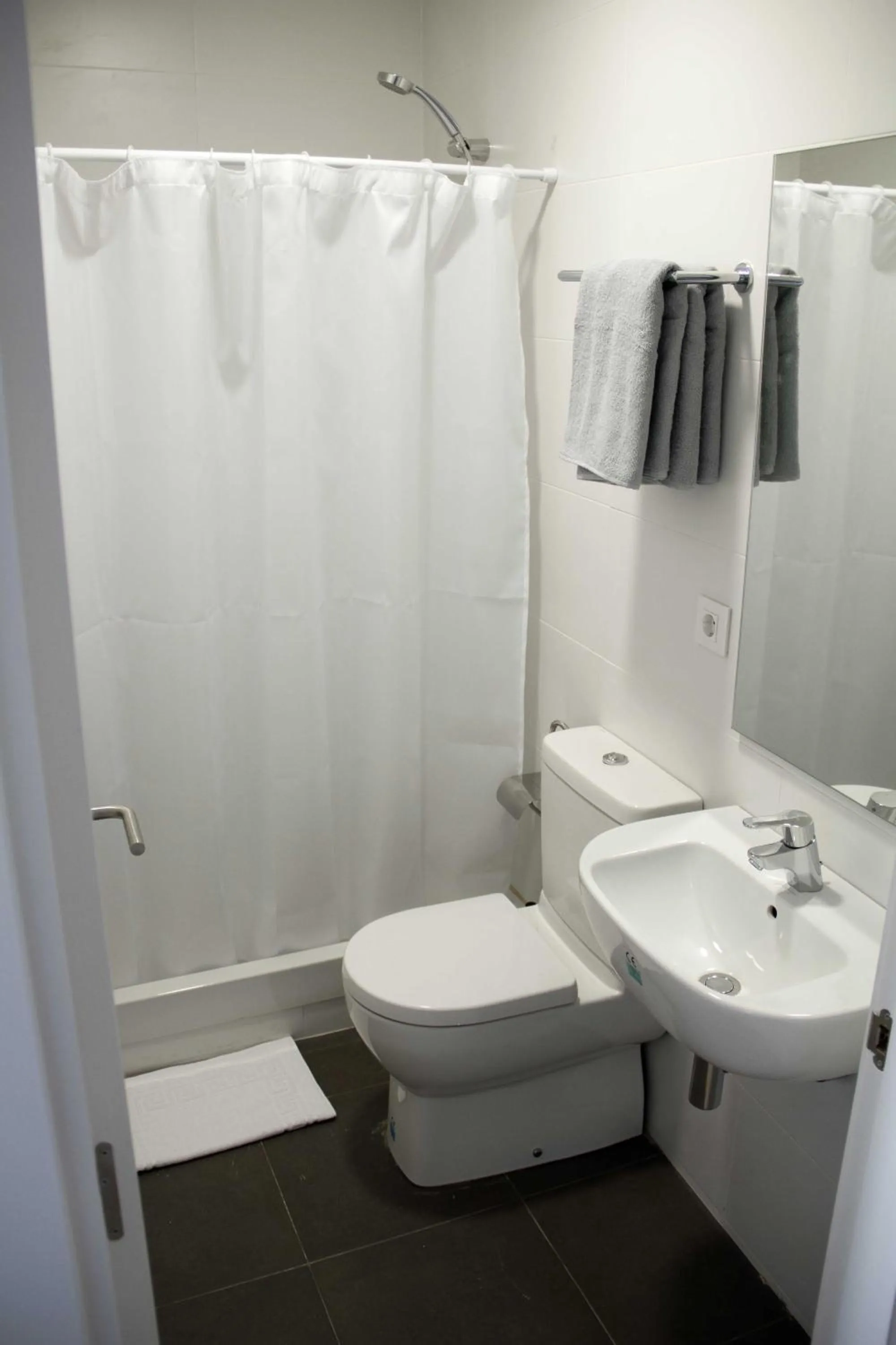 Bathroom in Hostalin Barcelona Diputacion