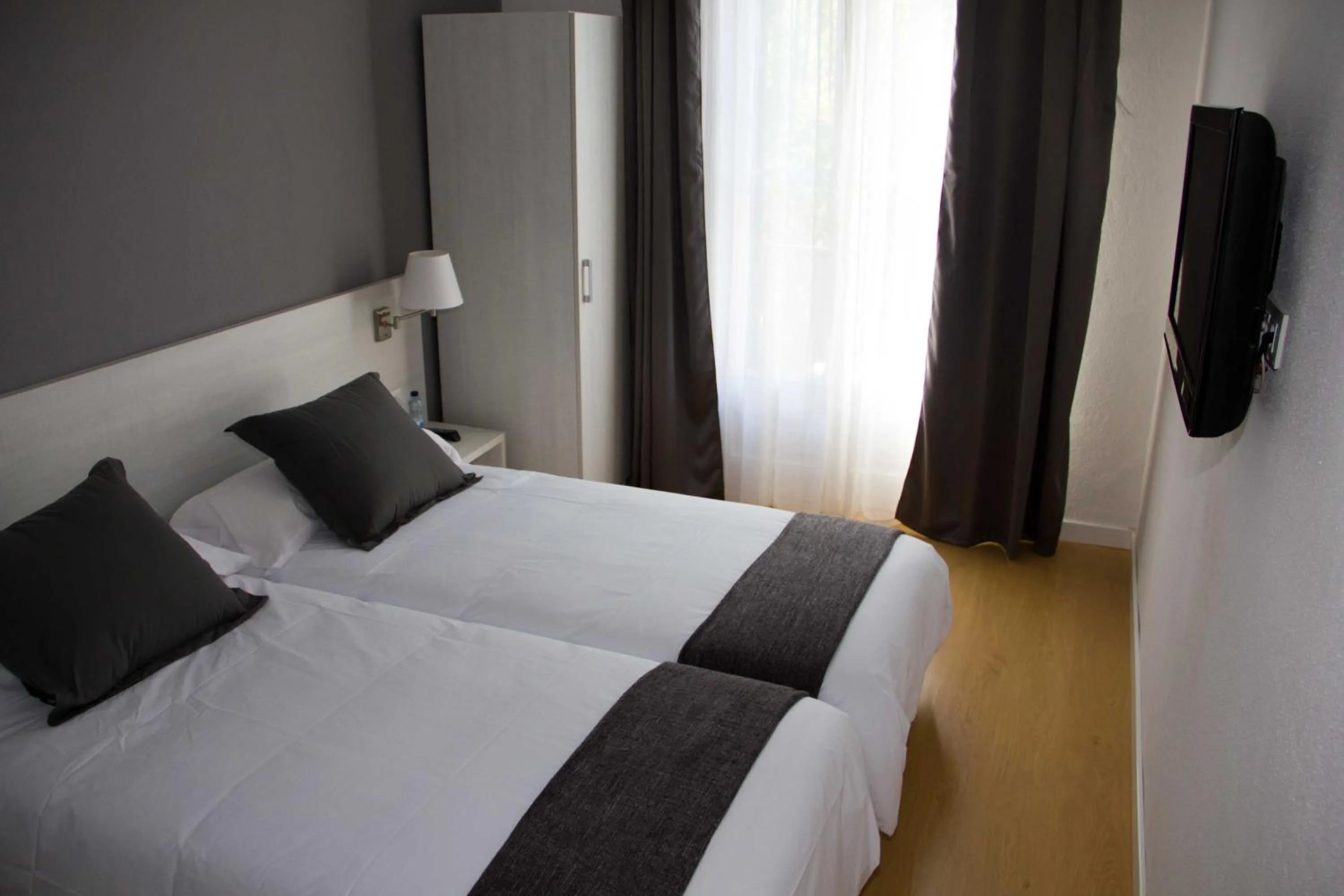 Bed in Hostalin Barcelona Diputacion