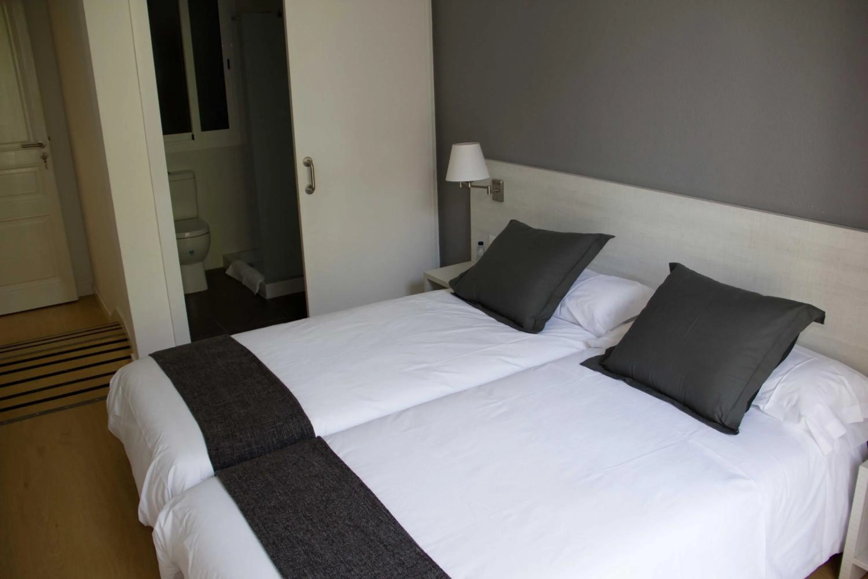 Bed in Hostalin Barcelona Diputacion