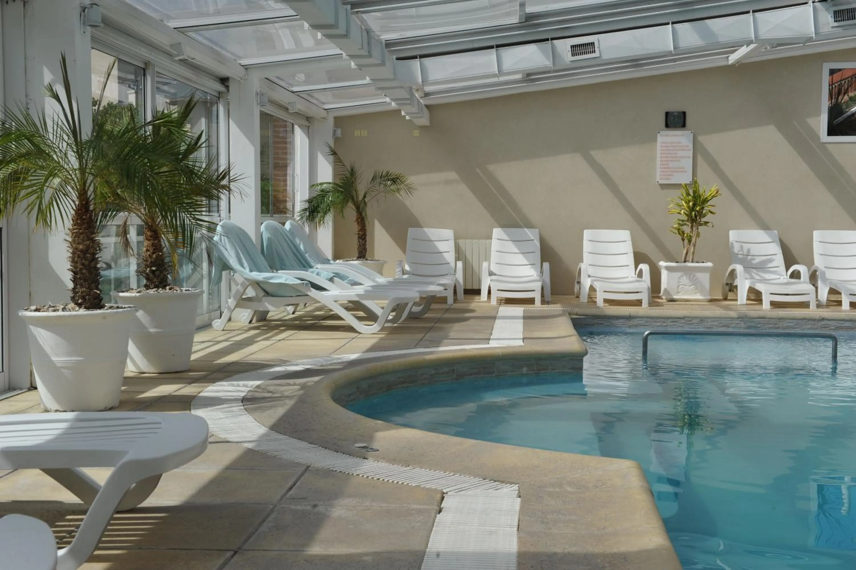 Swimming pool in Carilo Soleil By HS