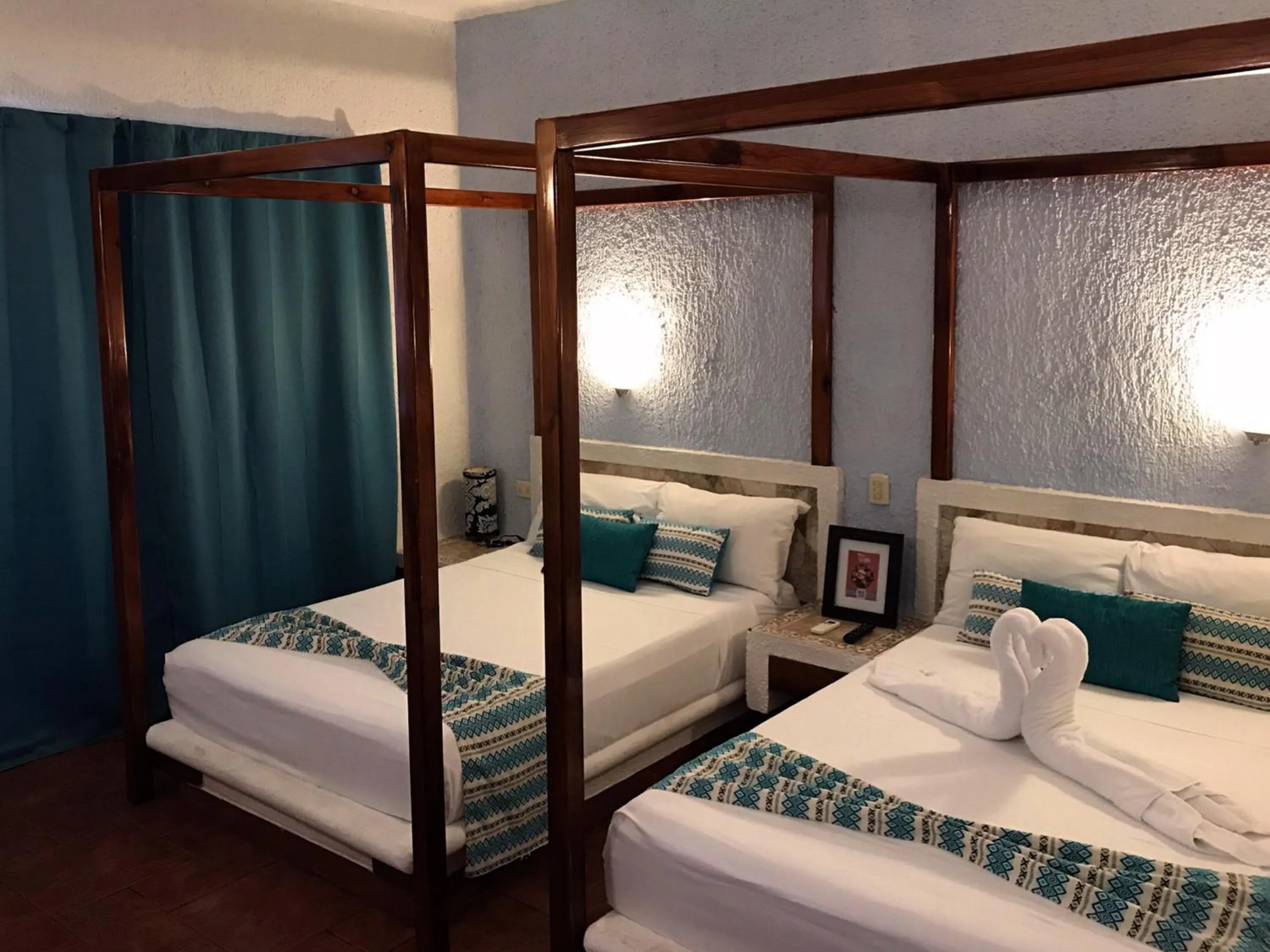 Bed in Chez Waffle Hotel