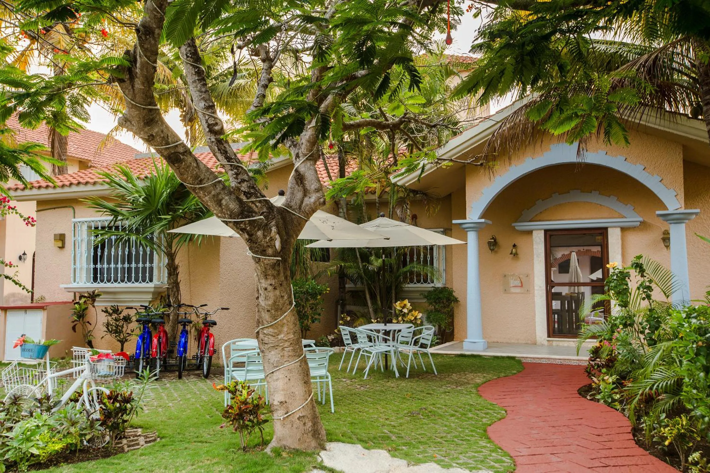 Facade/entrance in Chez Waffle Hotel