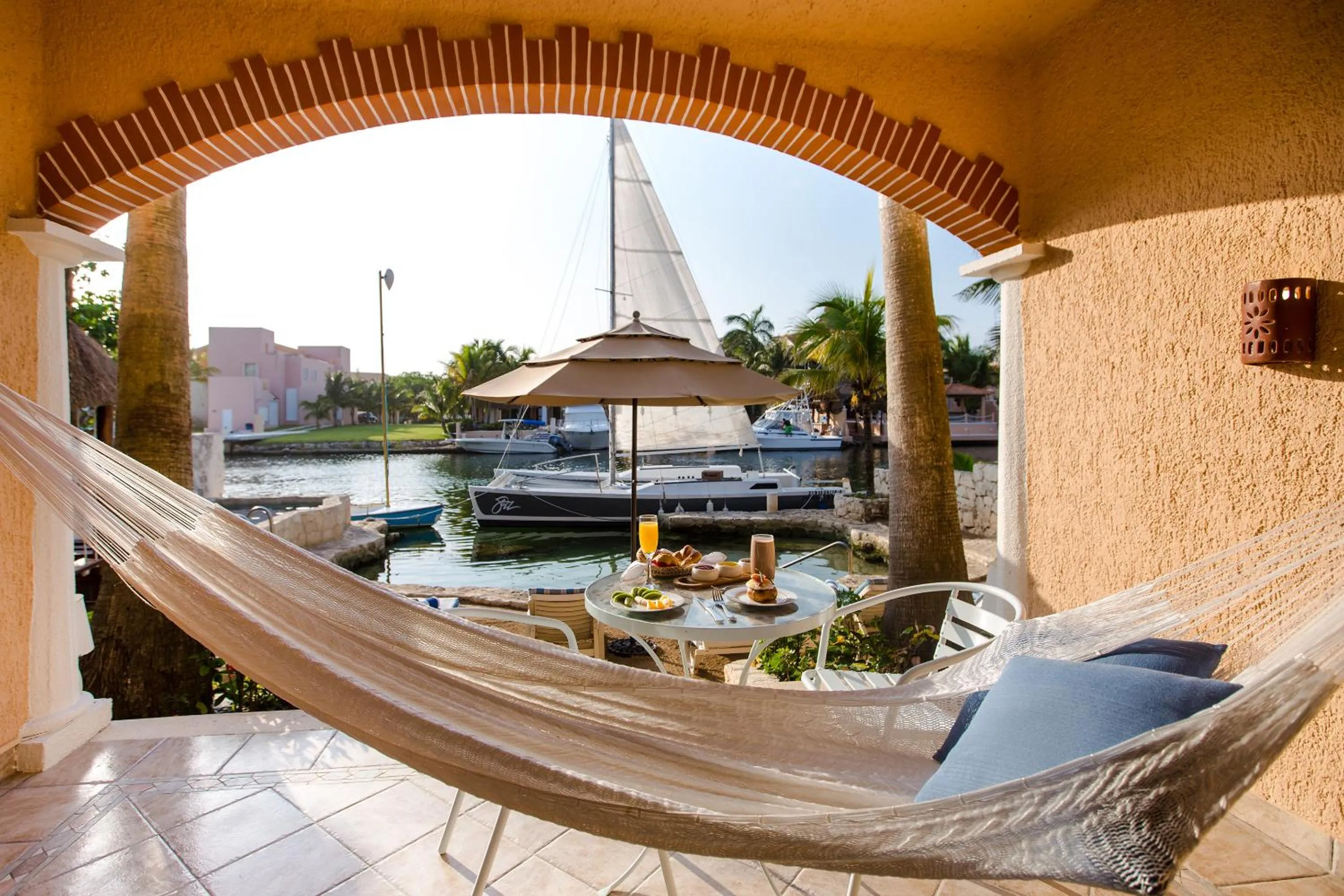 Coffee/tea facilities in Chez Waffle Hotel
