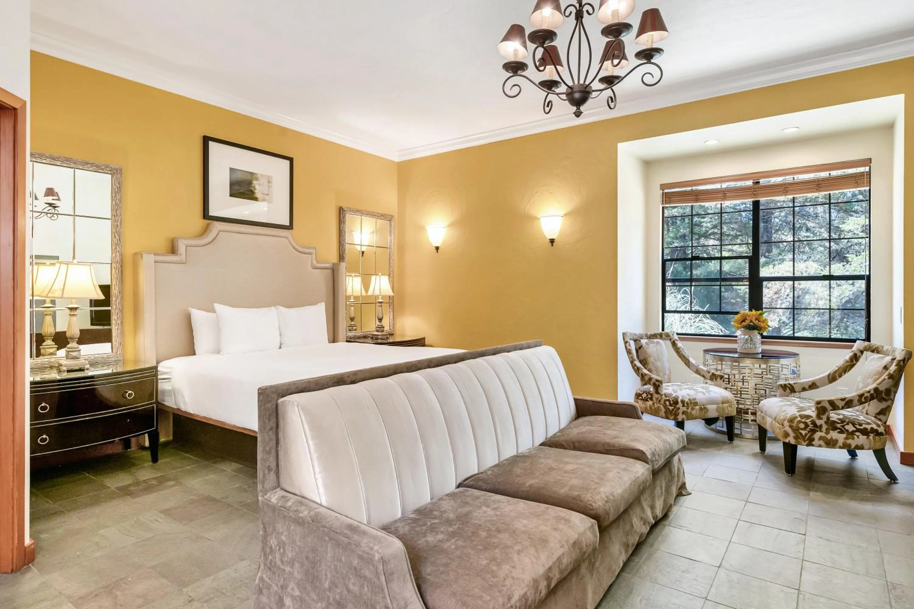 Photo of the whole room, Bed in Sonoma Coast Villa