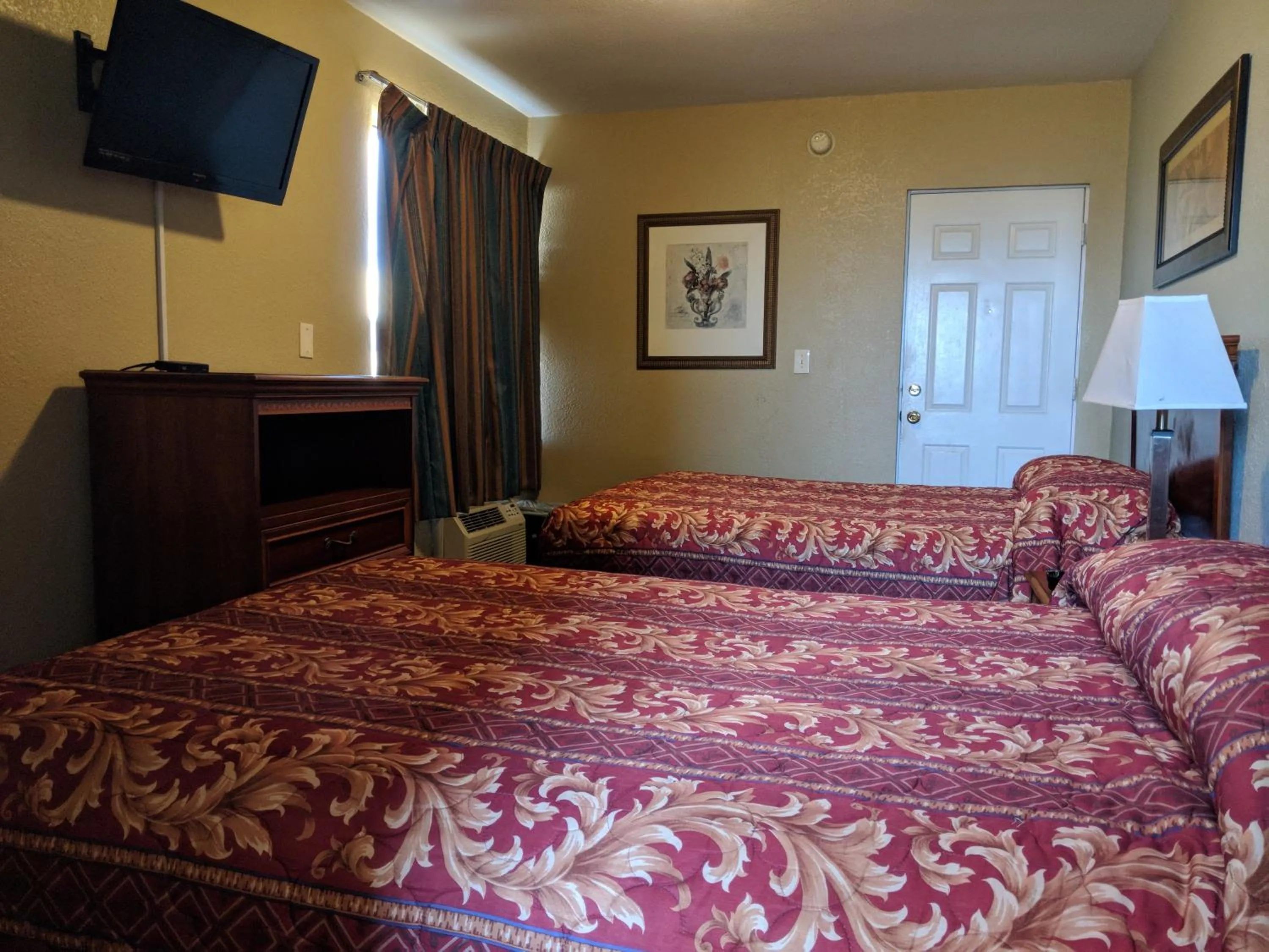 Bed in San Marina Motel Daytona