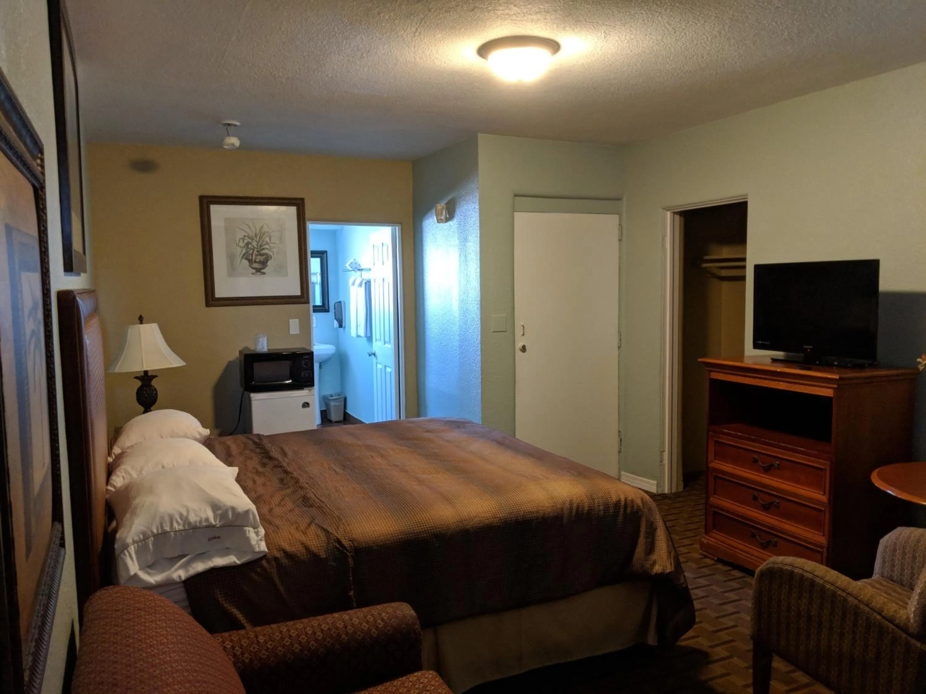 Bed in San Marina Motel Daytona