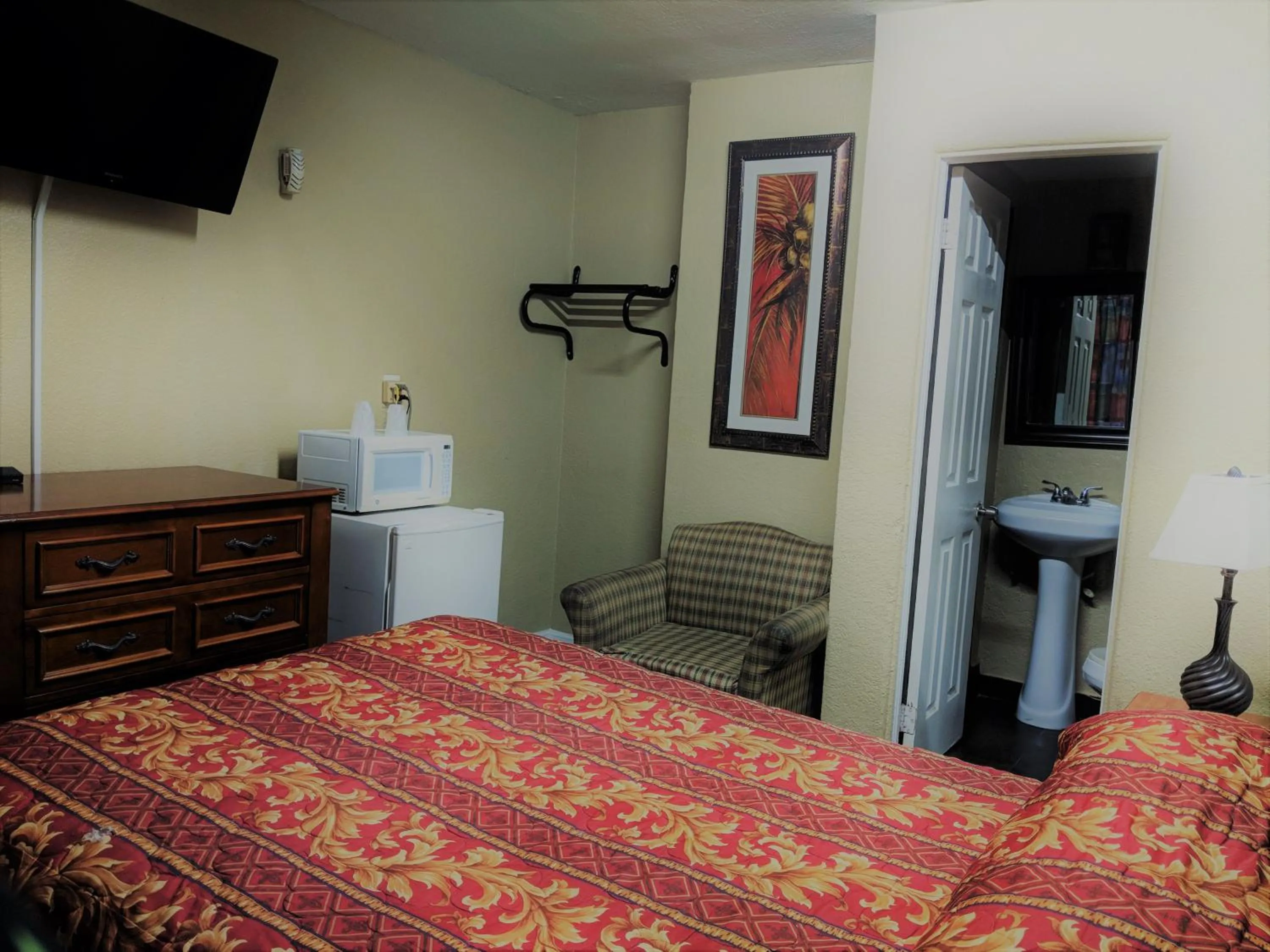 Bed in San Marina Motel Daytona