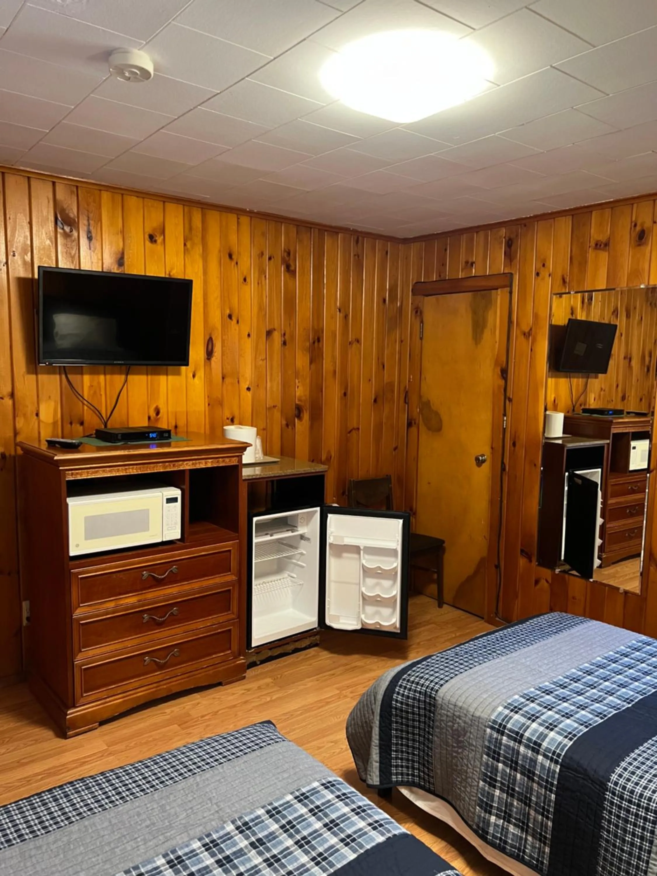 Bed in Doray Motel Lake George