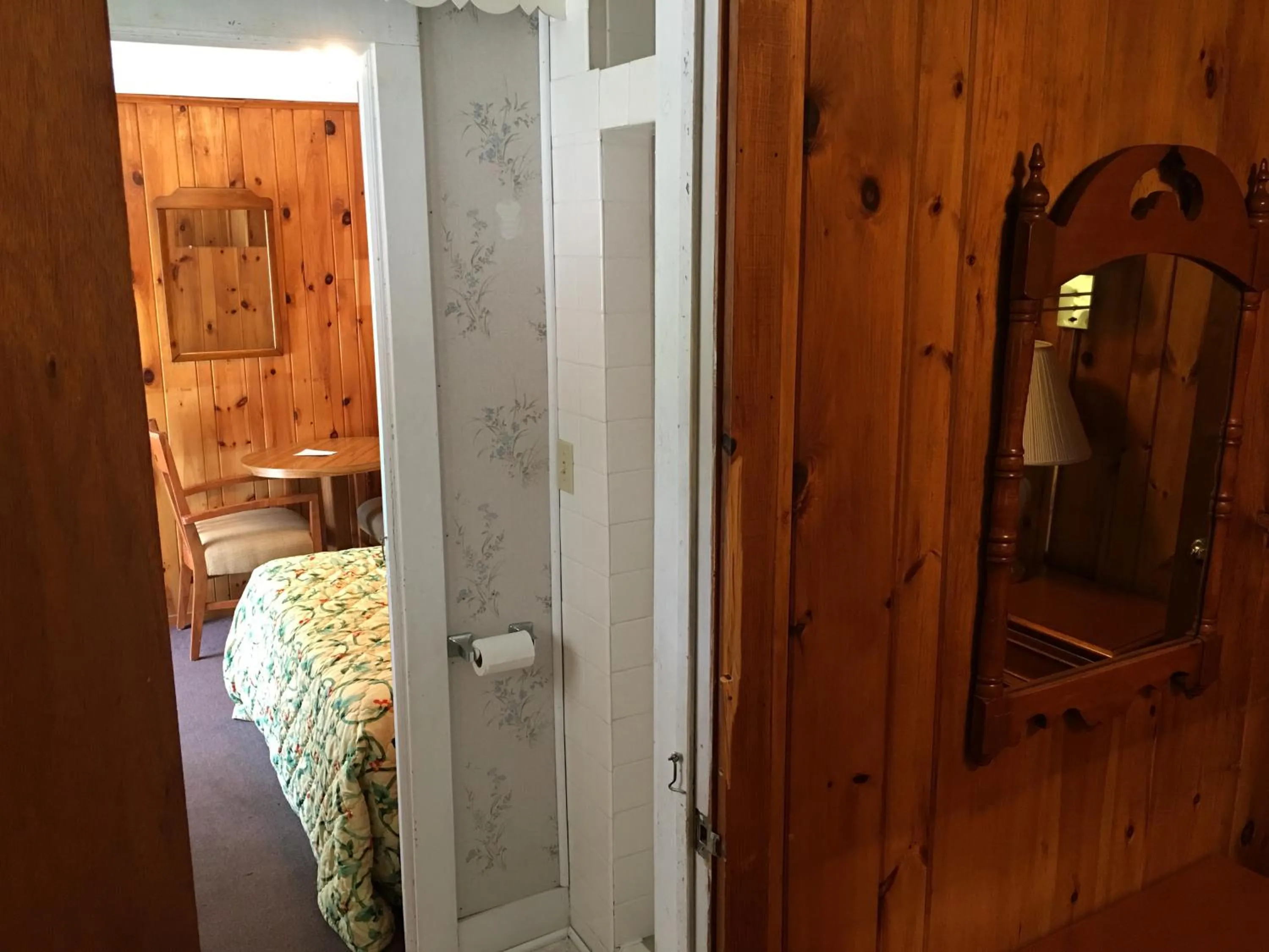 Bed in Doray Motel Lake George