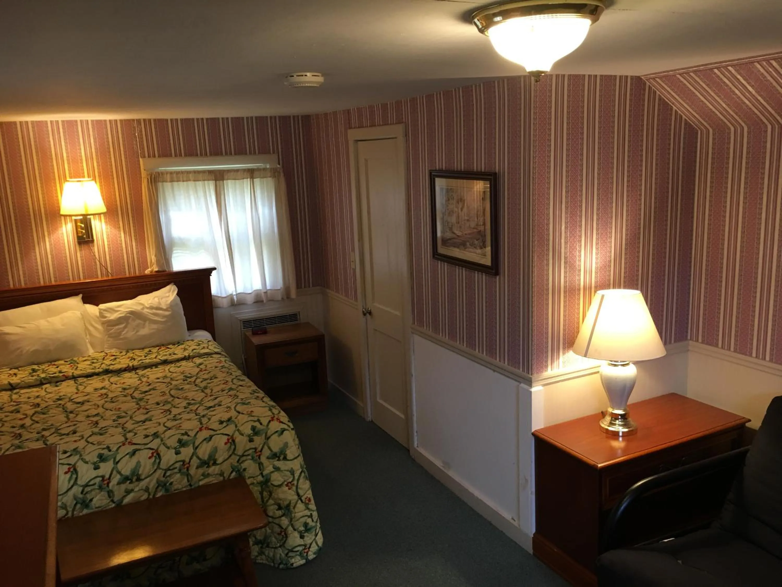 Bed in Doray Motel Lake George