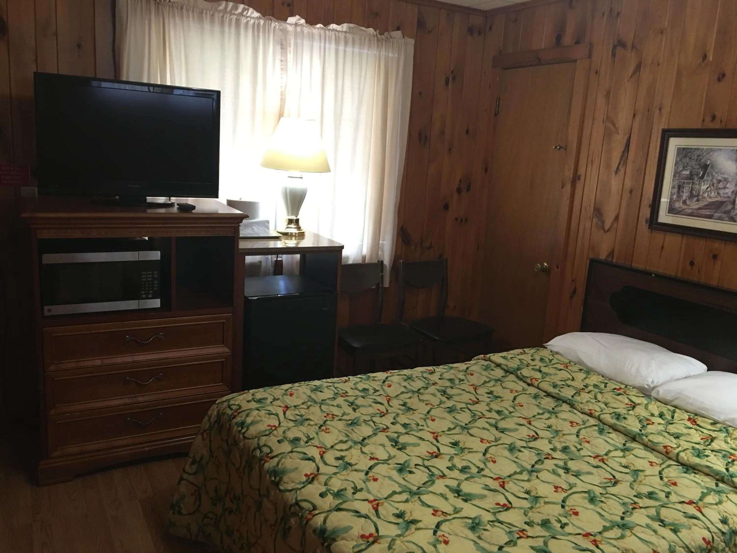 Bed in Doray Motel Lake George