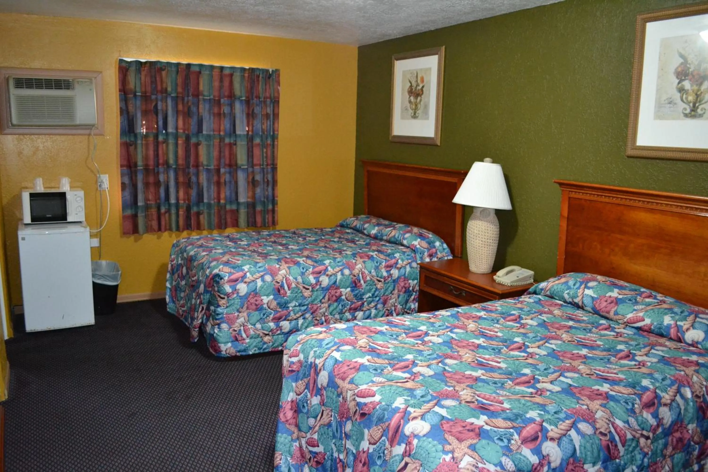 Bed in Atlantic Economy Inn