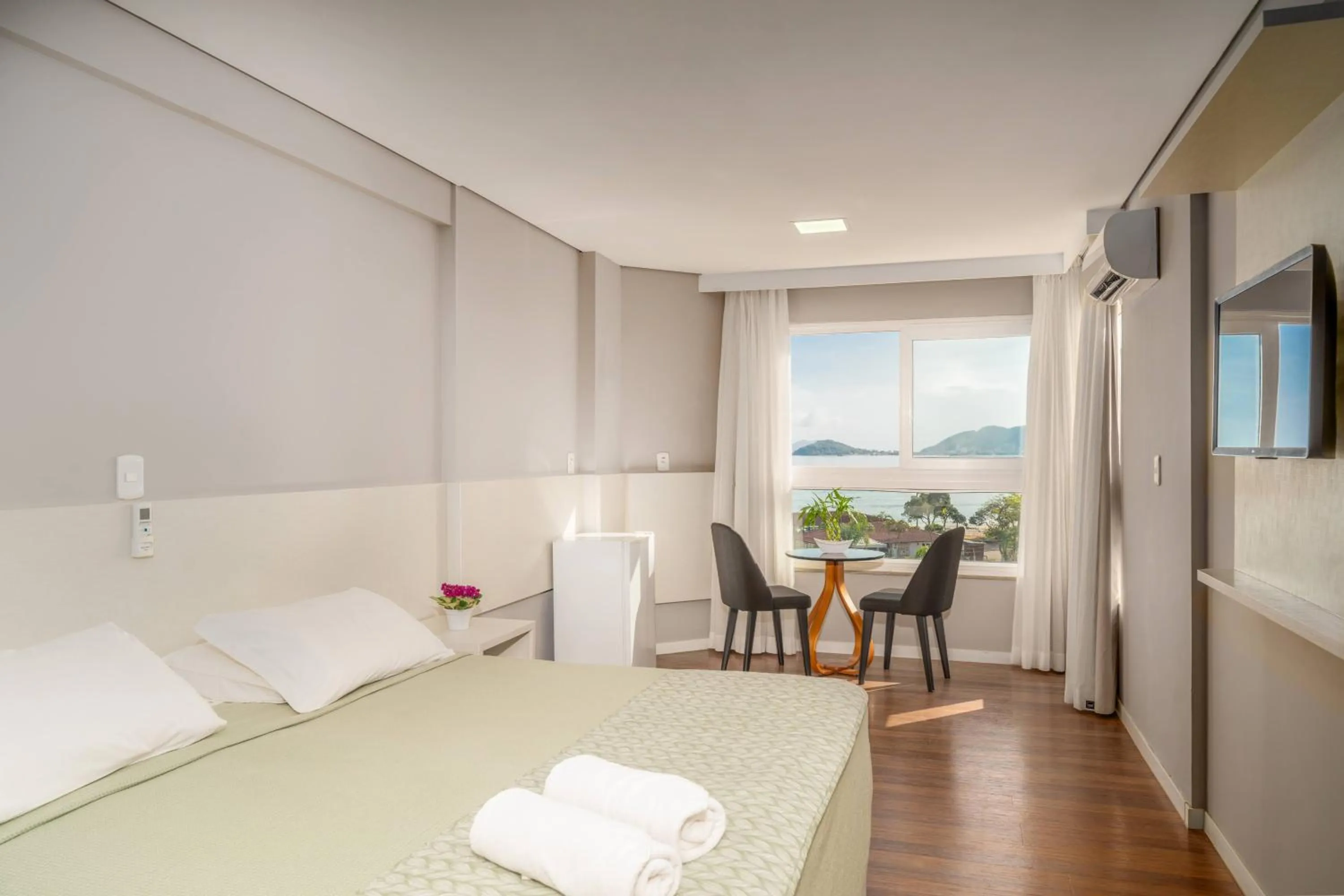 Bedroom, Bed in Boulevard Beach Canasvieiras Hotel