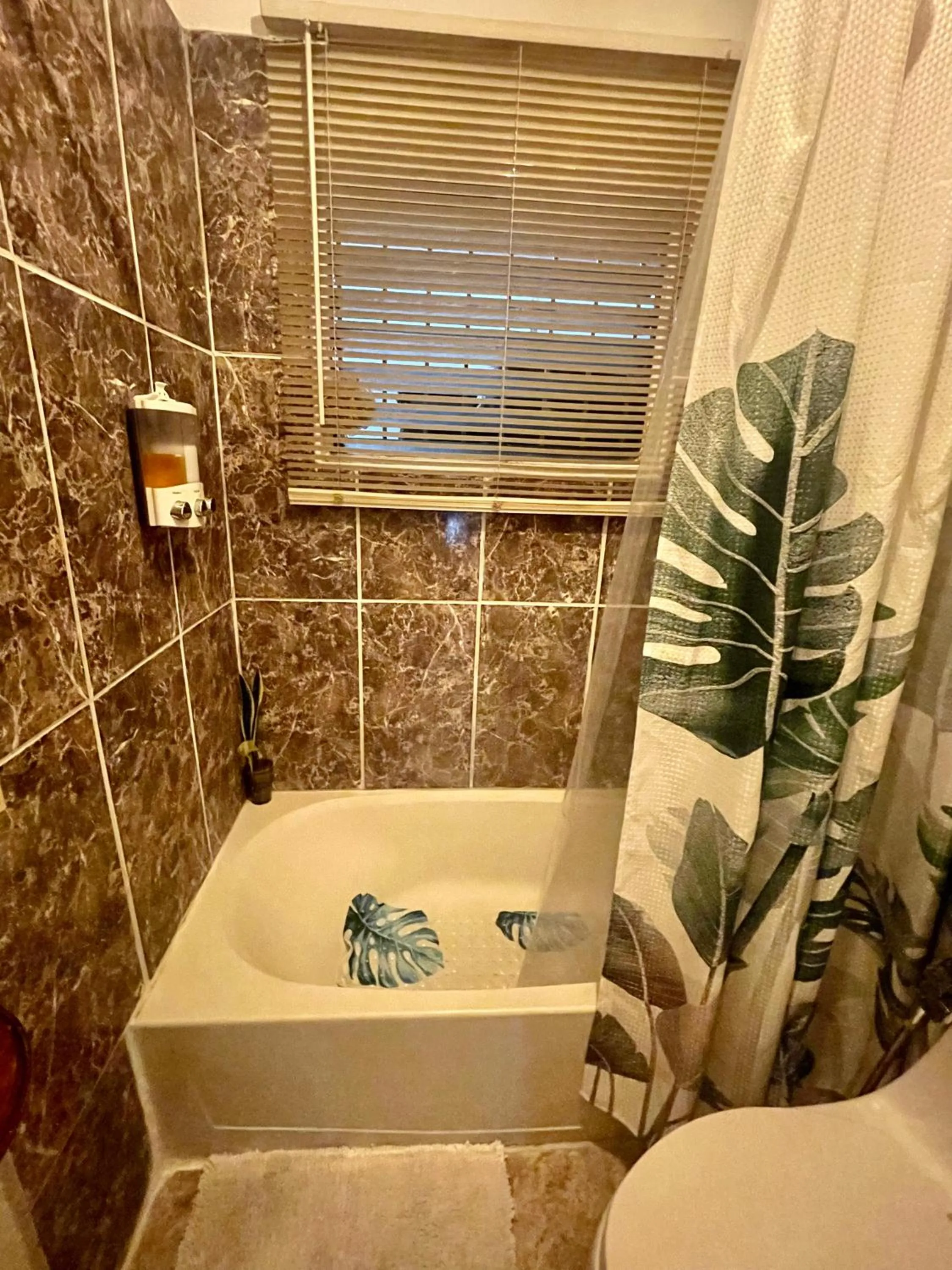 Shower in Habitación Céntrica calle 8 Miami