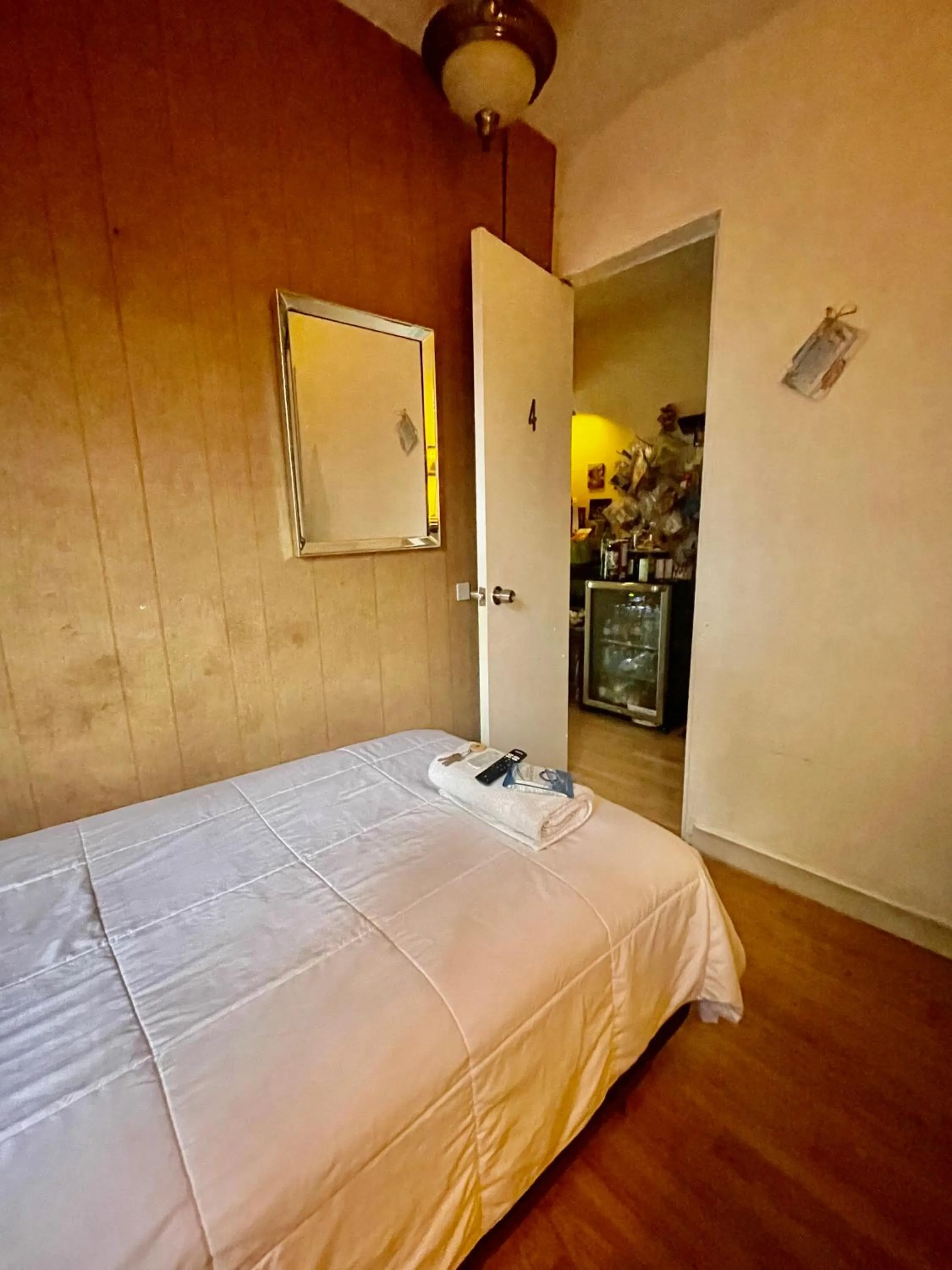 Photo of the whole room, Bed in Habitación Céntrica calle 8 Miami