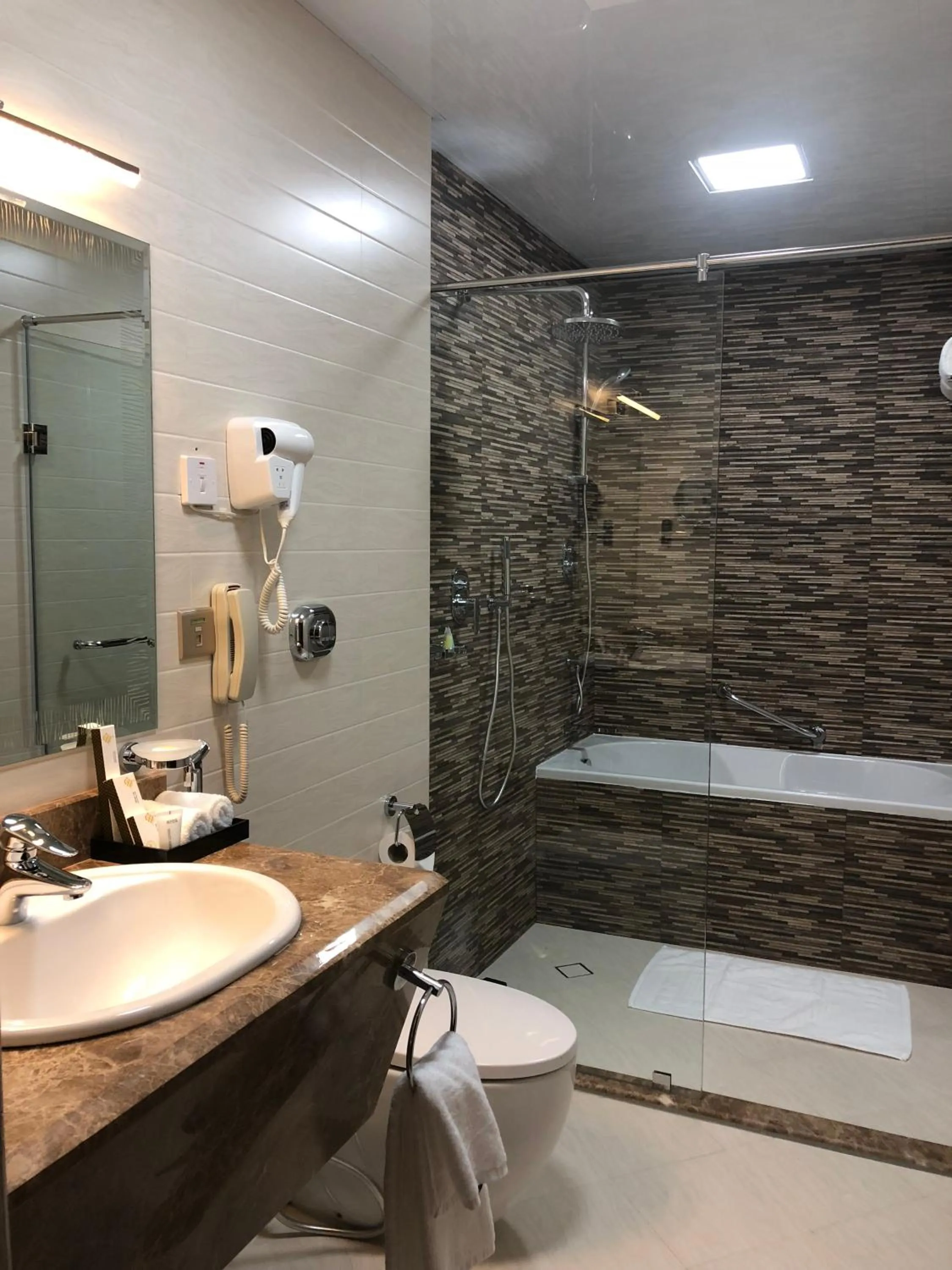 Bathroom in Al Murooj Grand Hotel