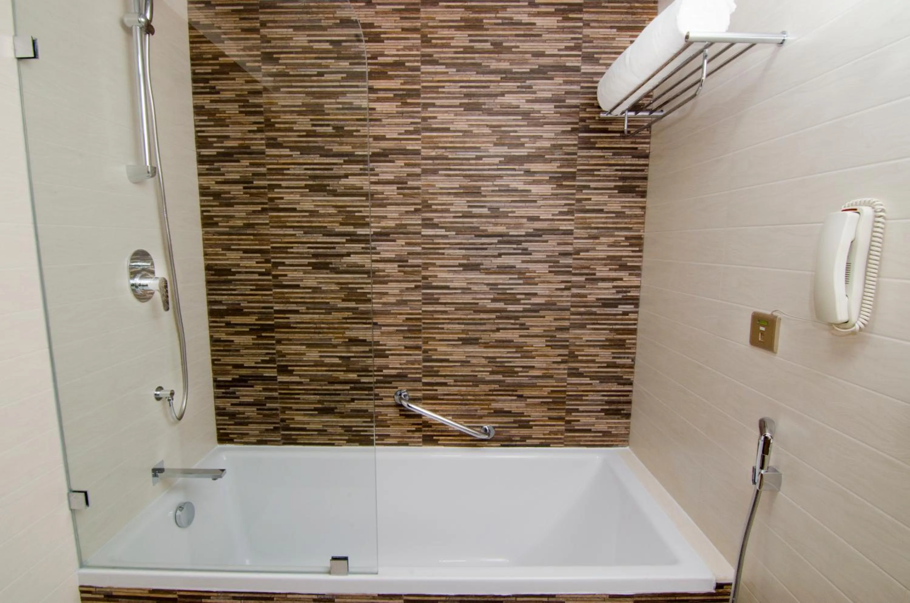 Bathroom in Al Murooj Grand Hotel