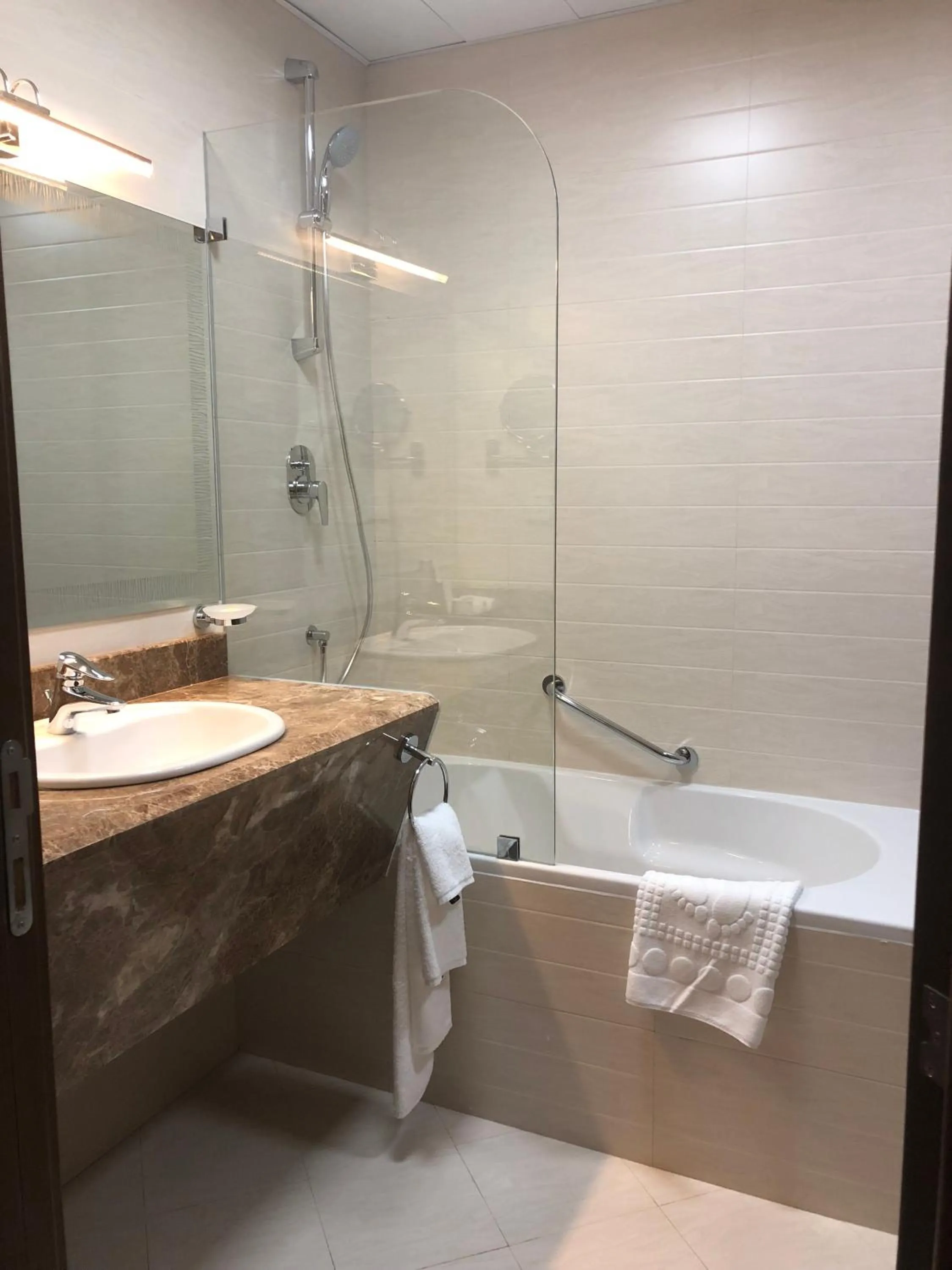 Bathroom in Al Murooj Grand Hotel