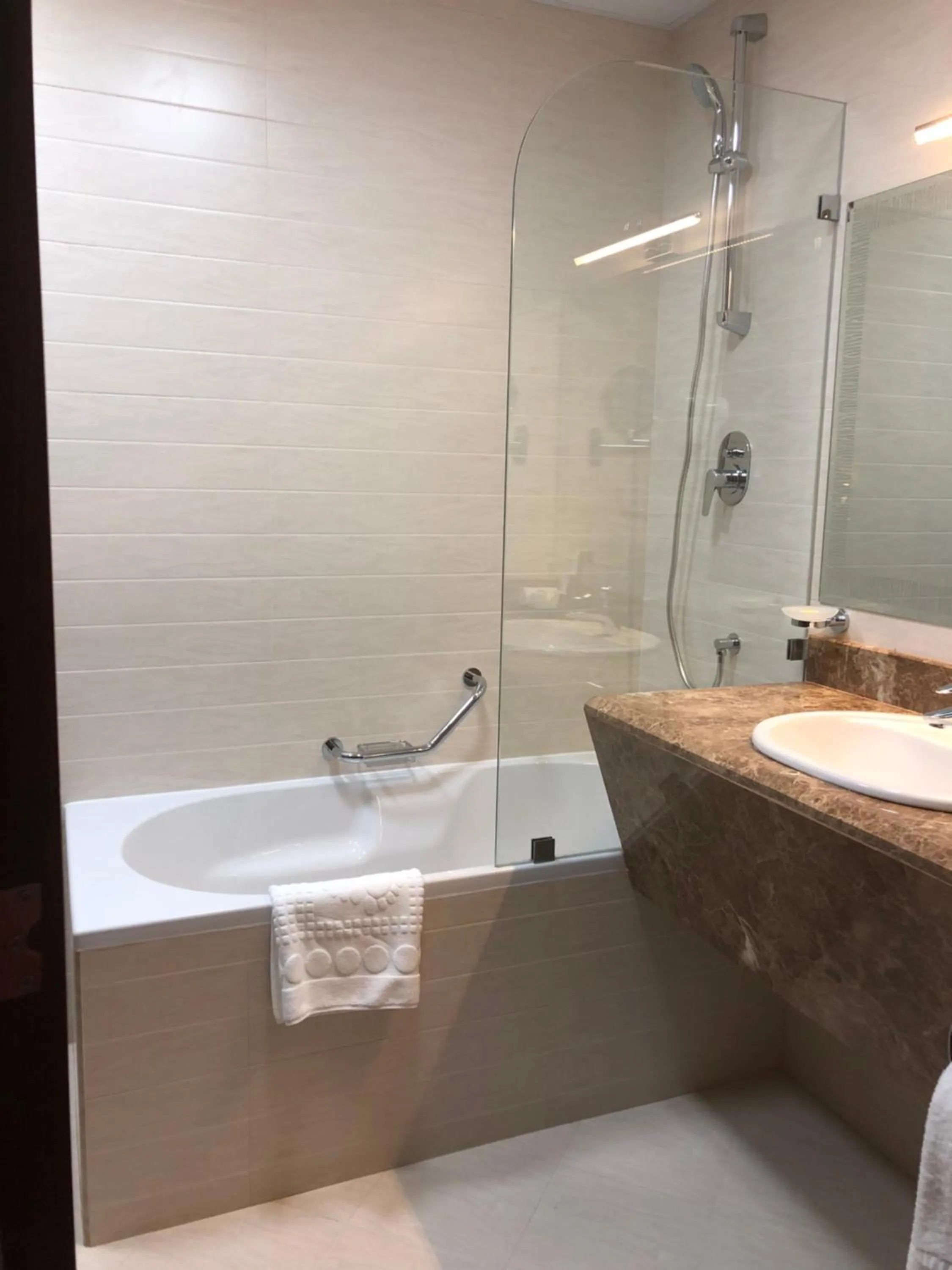 Bathroom in Al Murooj Grand Hotel