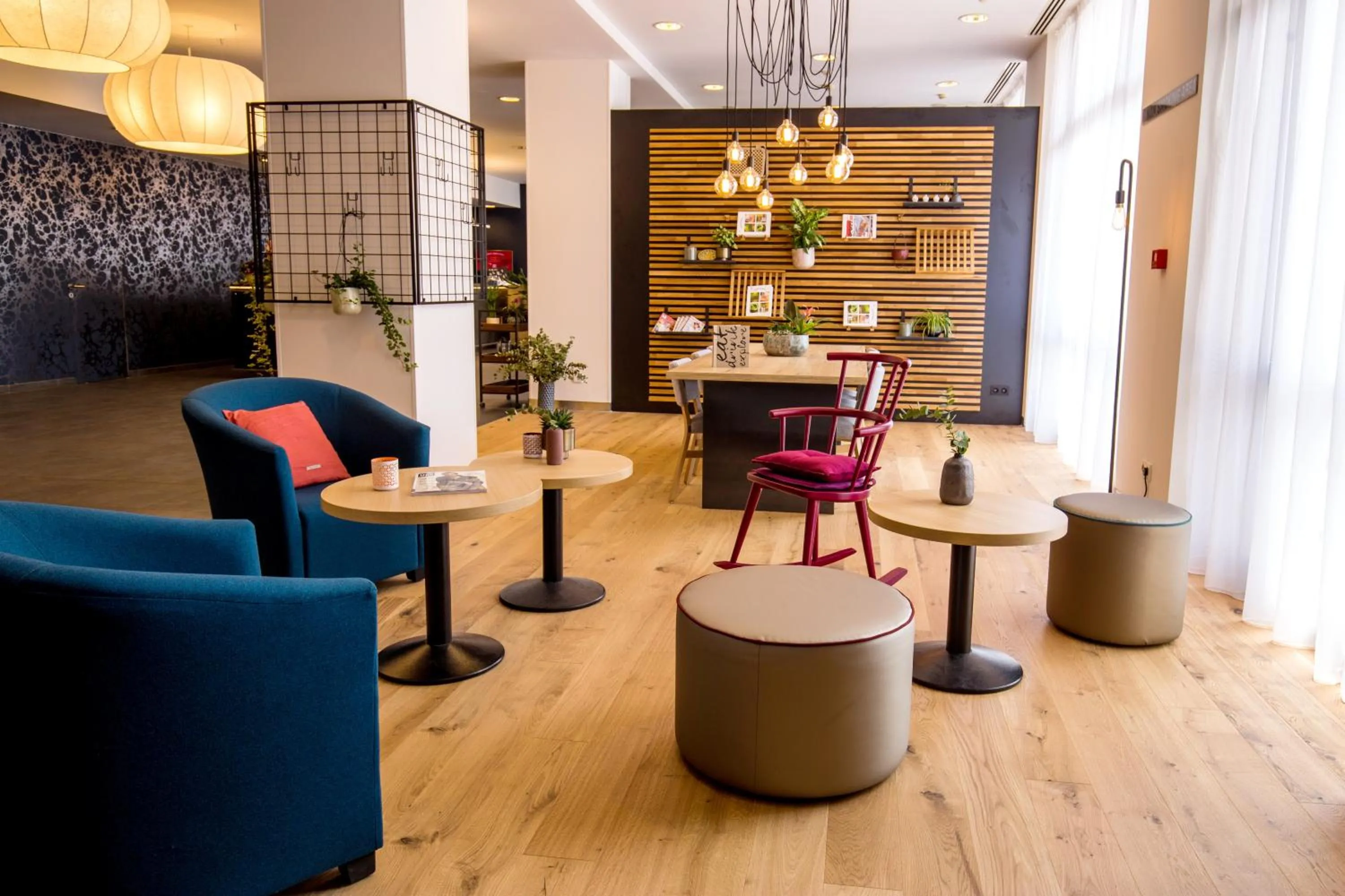 Lobby or reception in Vienna House Easy by Wyndham Bucharest Airport