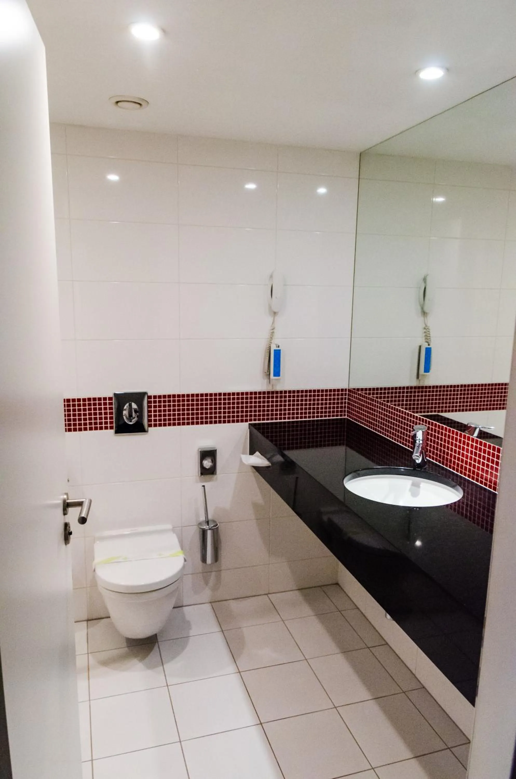 Toilet in Vienna House Easy by Wyndham Bucharest Airport