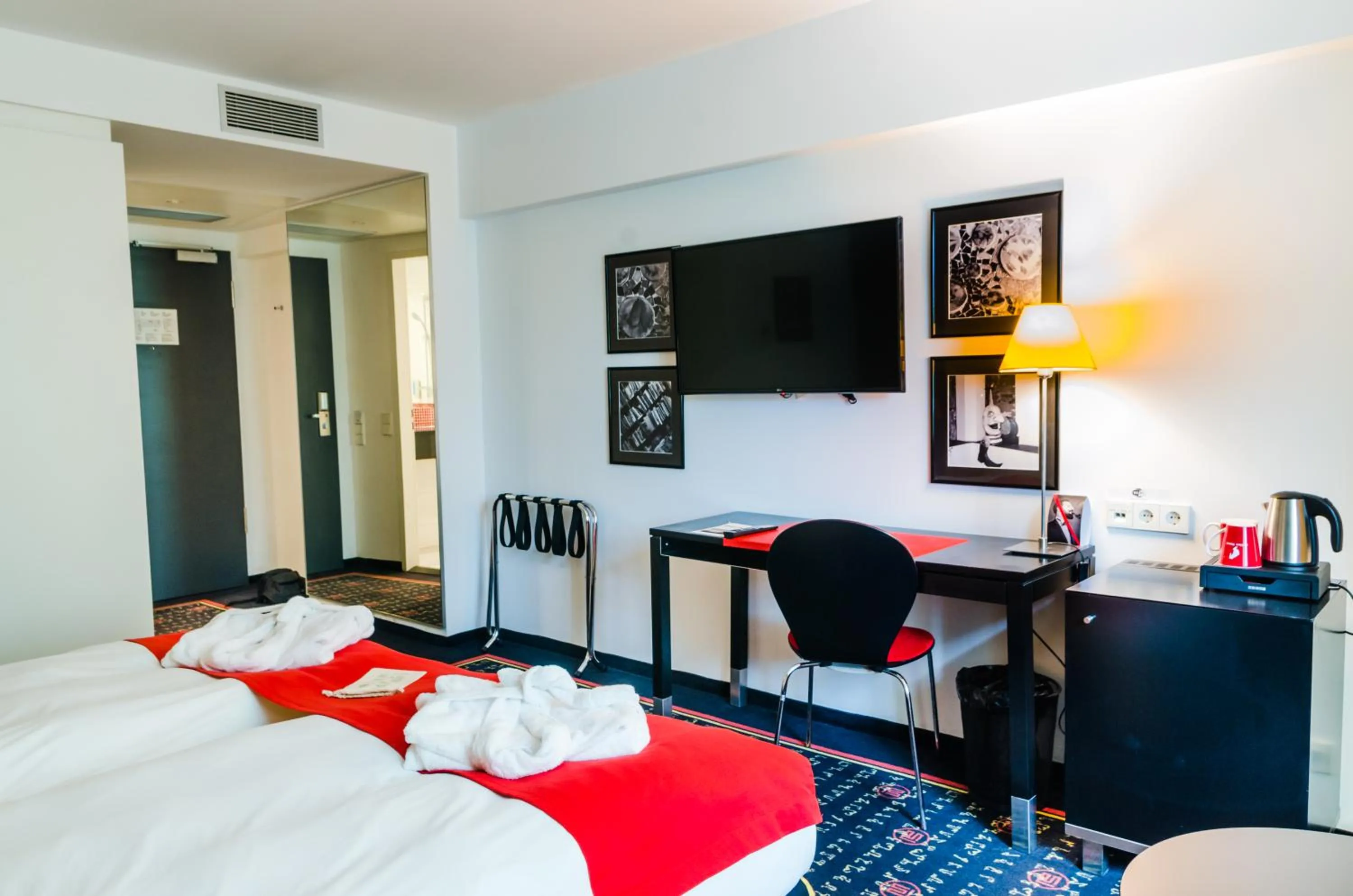 Bed in Vienna House Easy by Wyndham Bucharest Airport