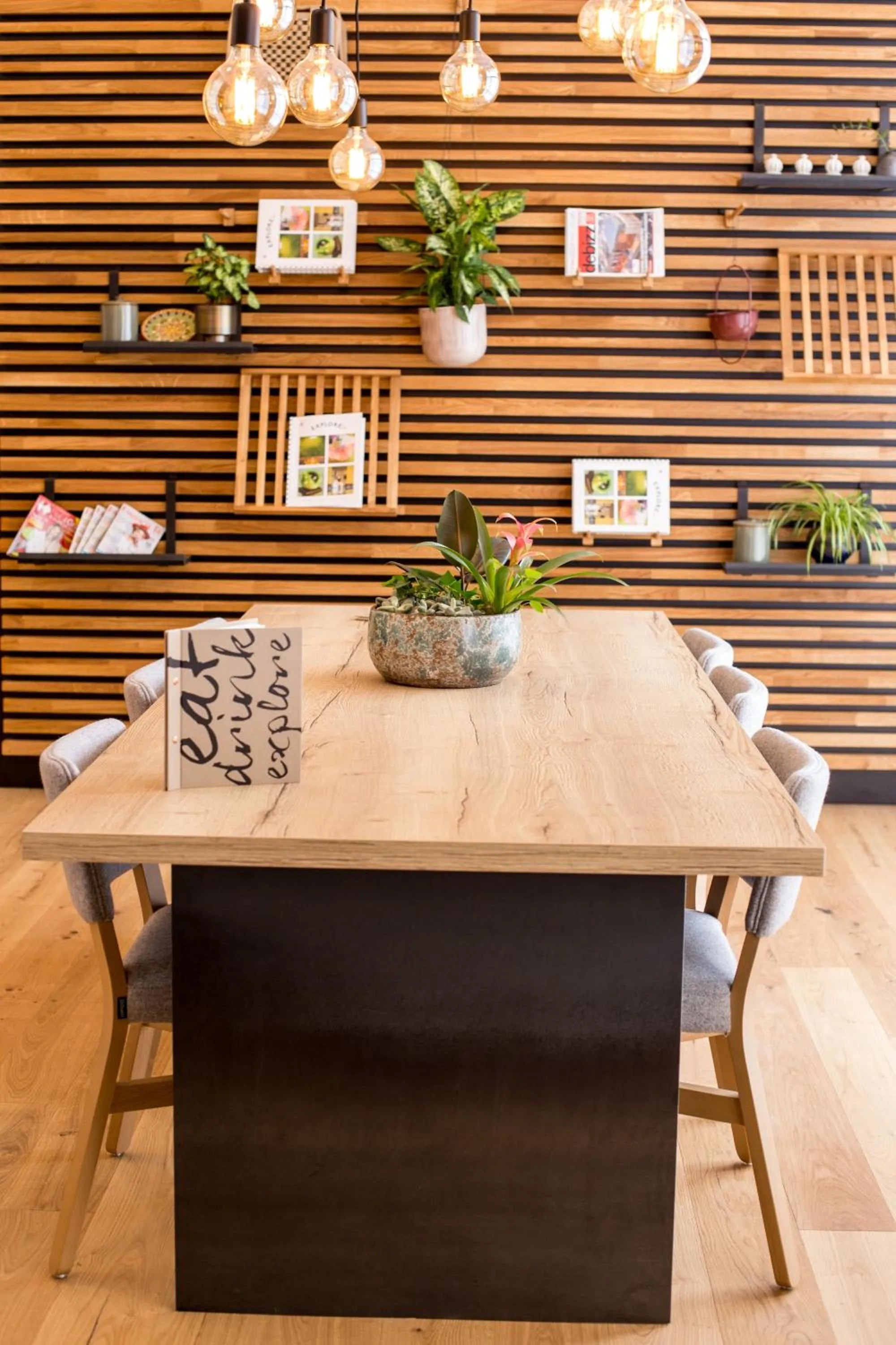 Lobby or reception in Vienna House Easy by Wyndham Bucharest Airport