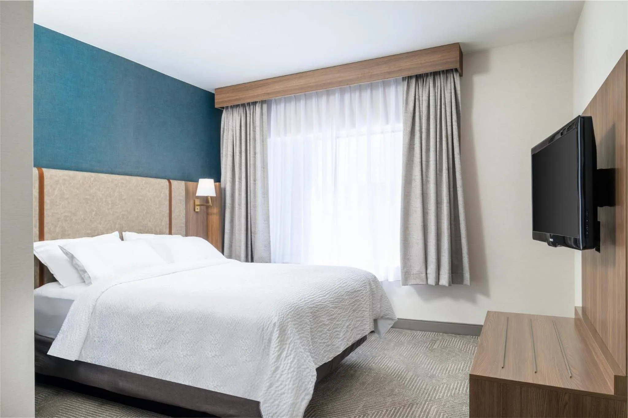 Photo of the whole room, Bed in Holiday Inn Boise Airport by IHG