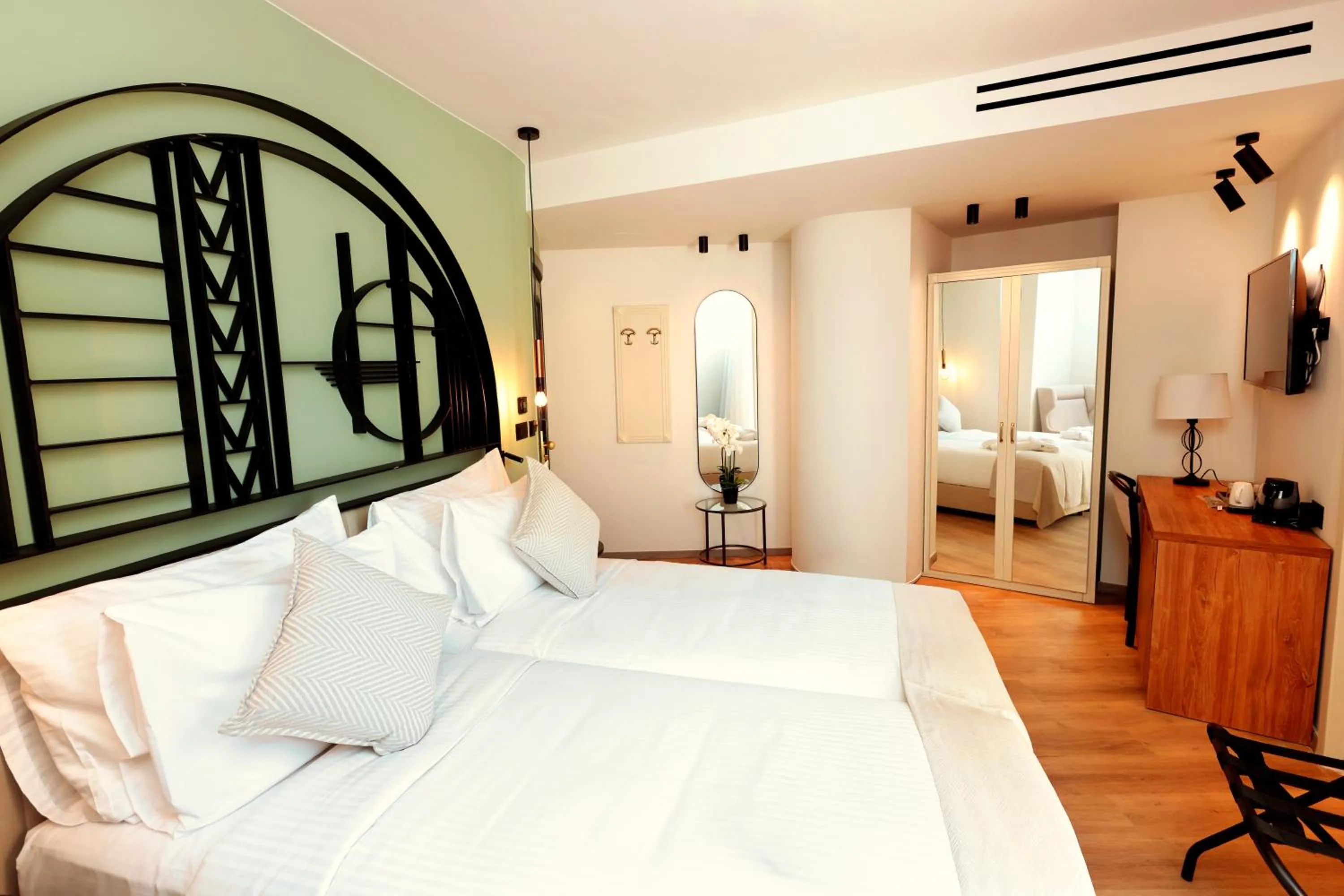 Bed in Zeus Essence Bucharest Opera