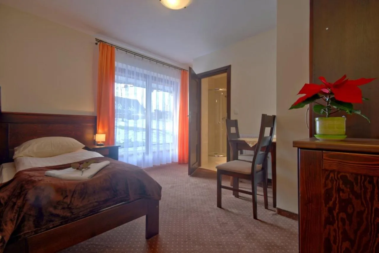 Kitchen or kitchenette, Bed in Willa Na Szczycie