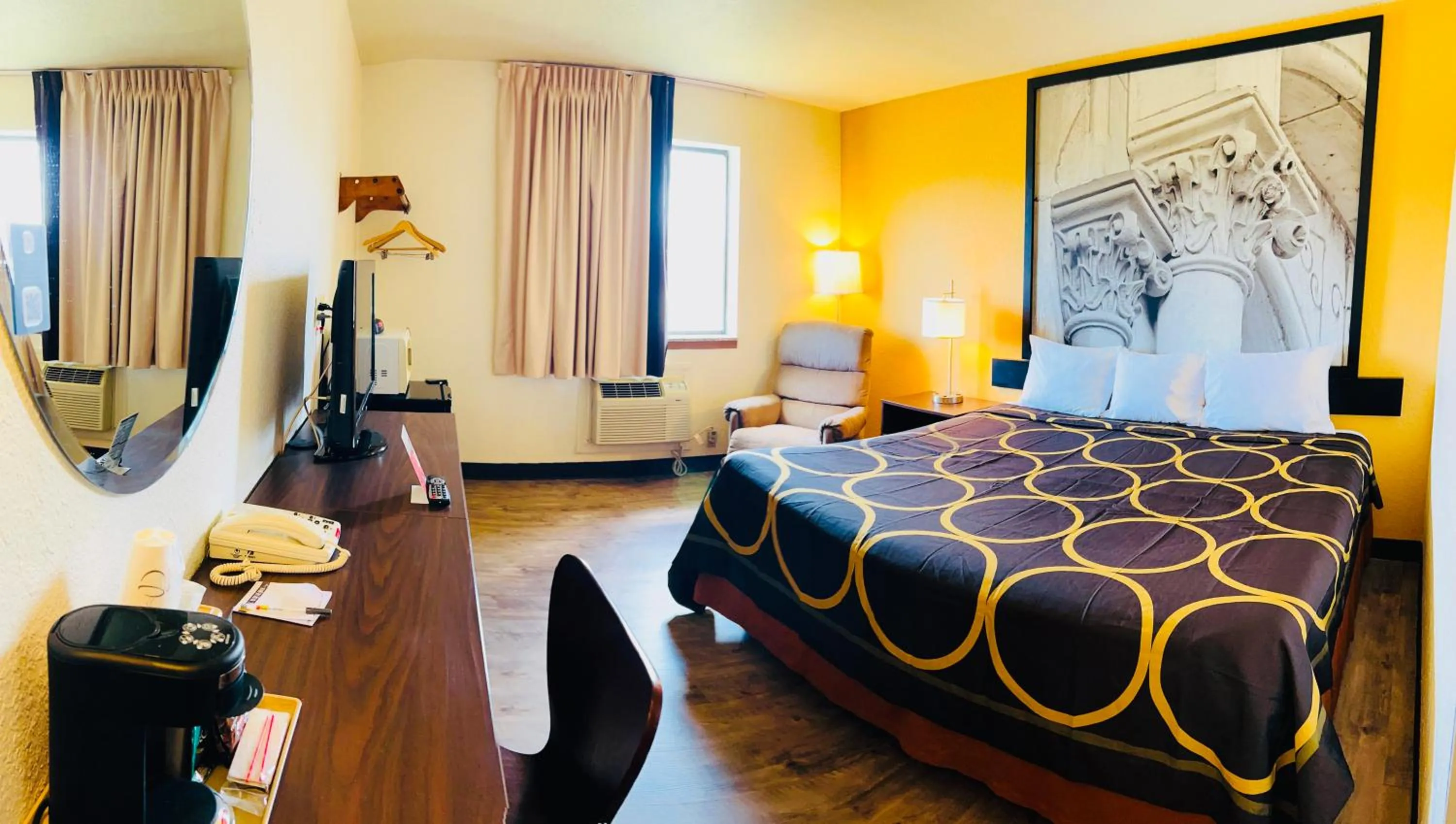 Bedroom, Bed in Super 8 by Wyndham Elizabethtown