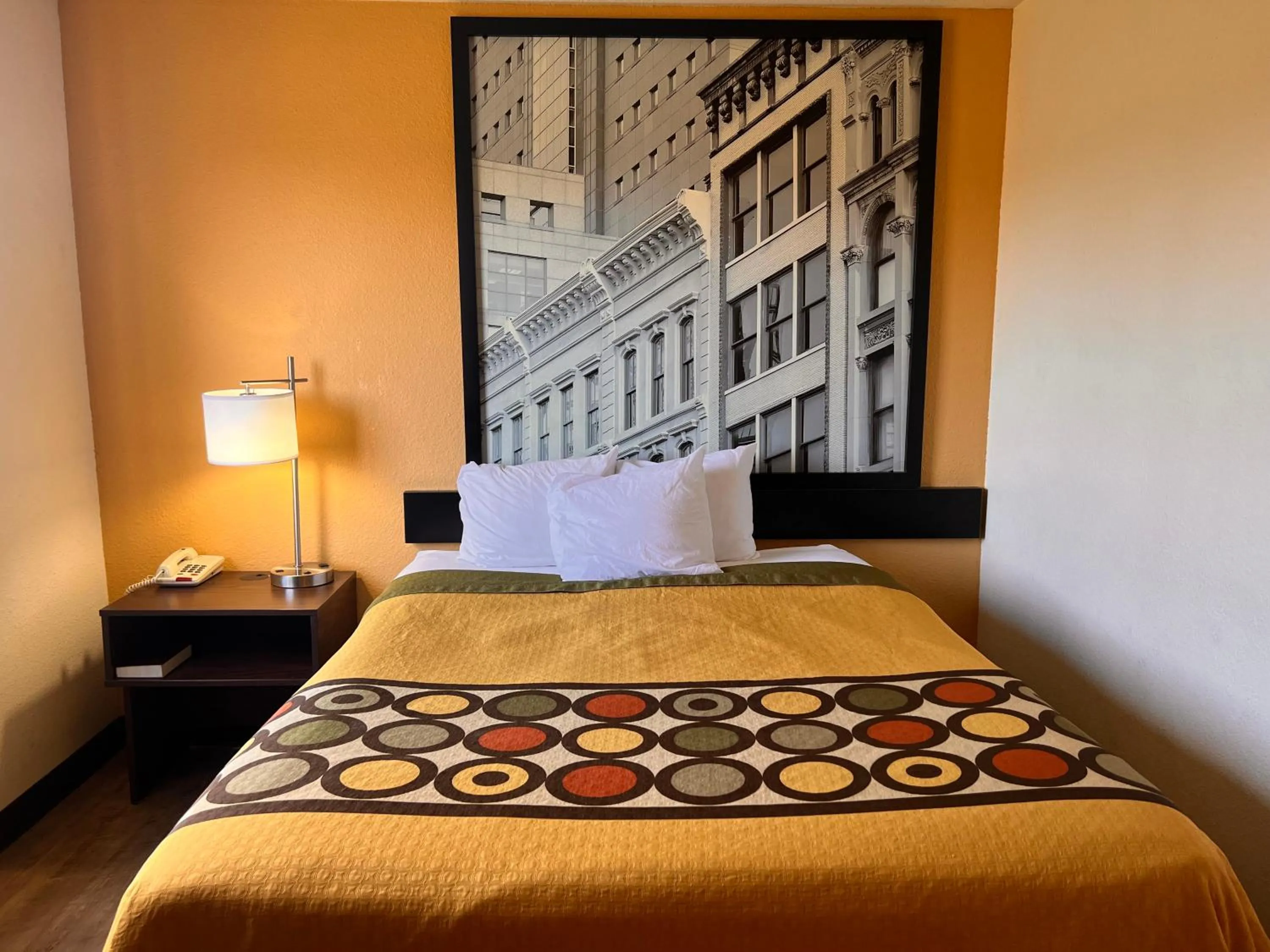 Bedroom, Bed in Super 8 by Wyndham Elizabethtown