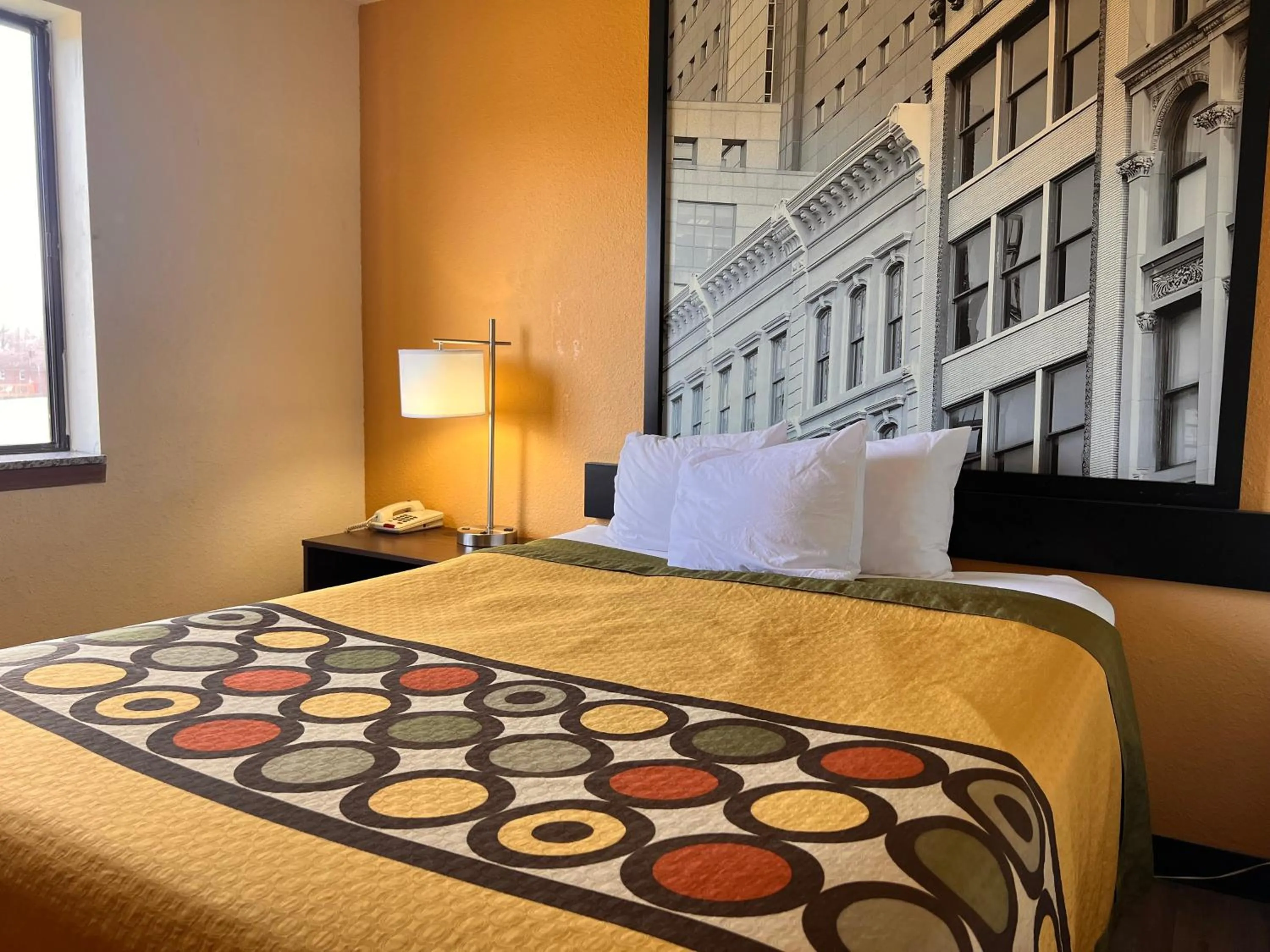 Bedroom, Bed in Super 8 by Wyndham Elizabethtown