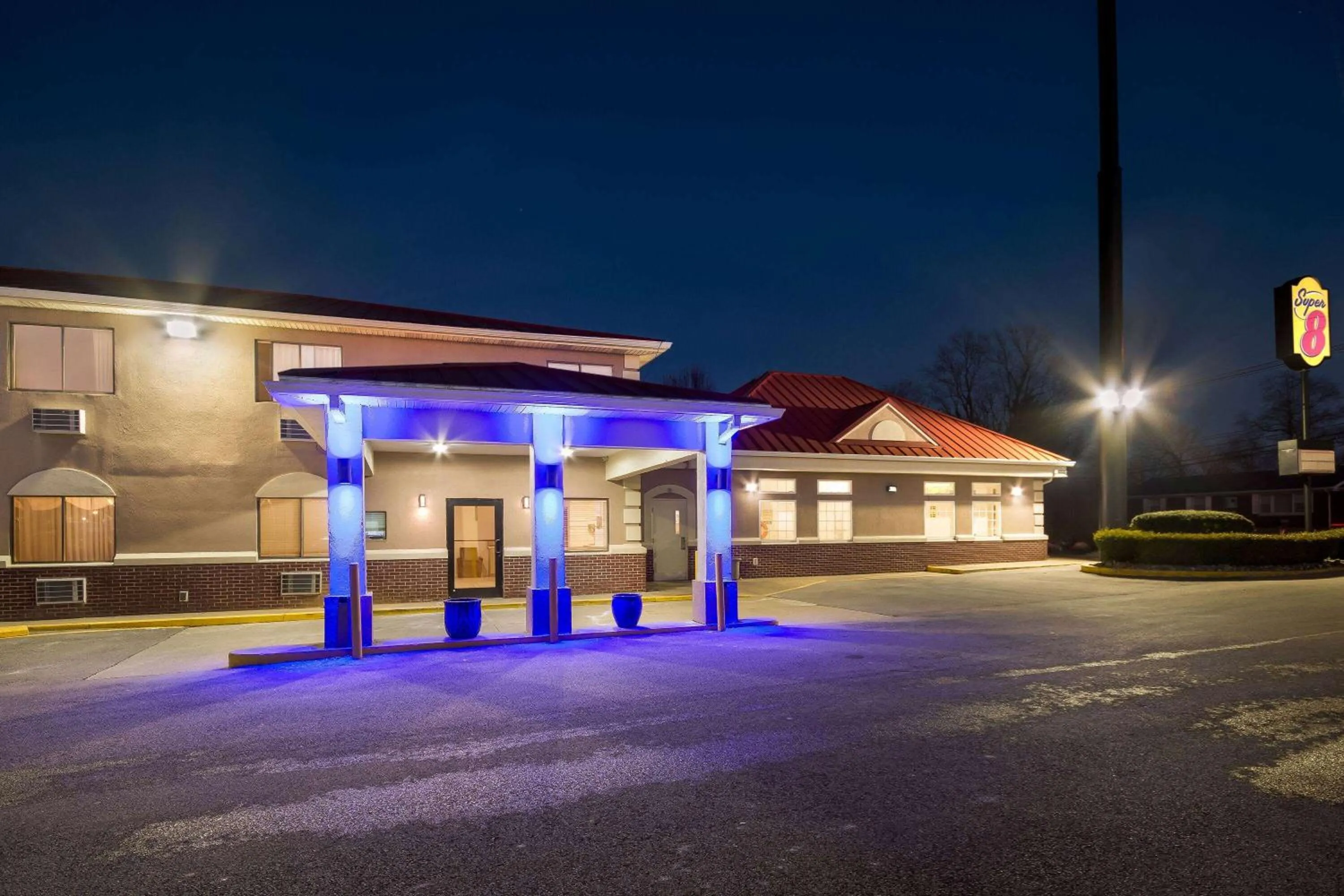 Property building in Super 8 by Wyndham Elizabethtown