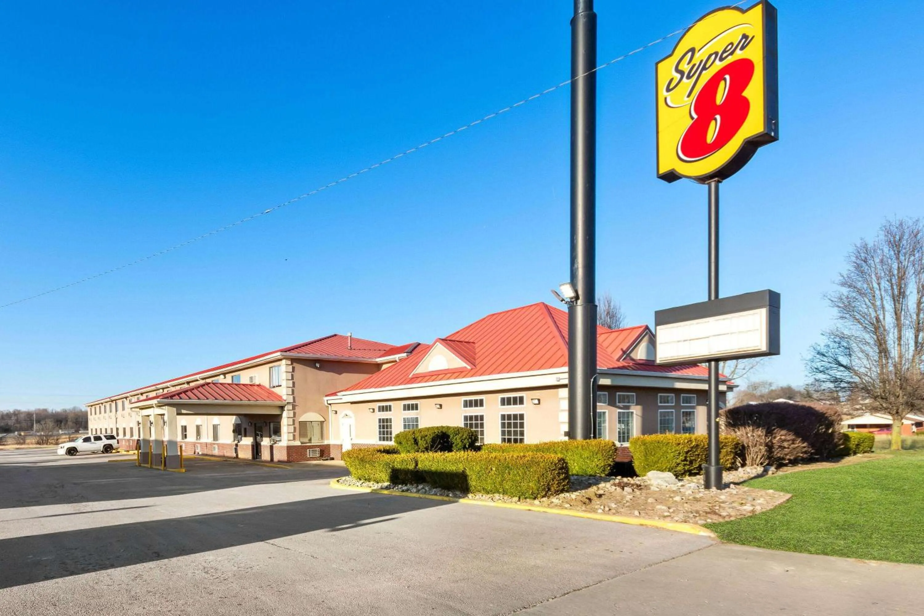 Property building in Super 8 by Wyndham Elizabethtown