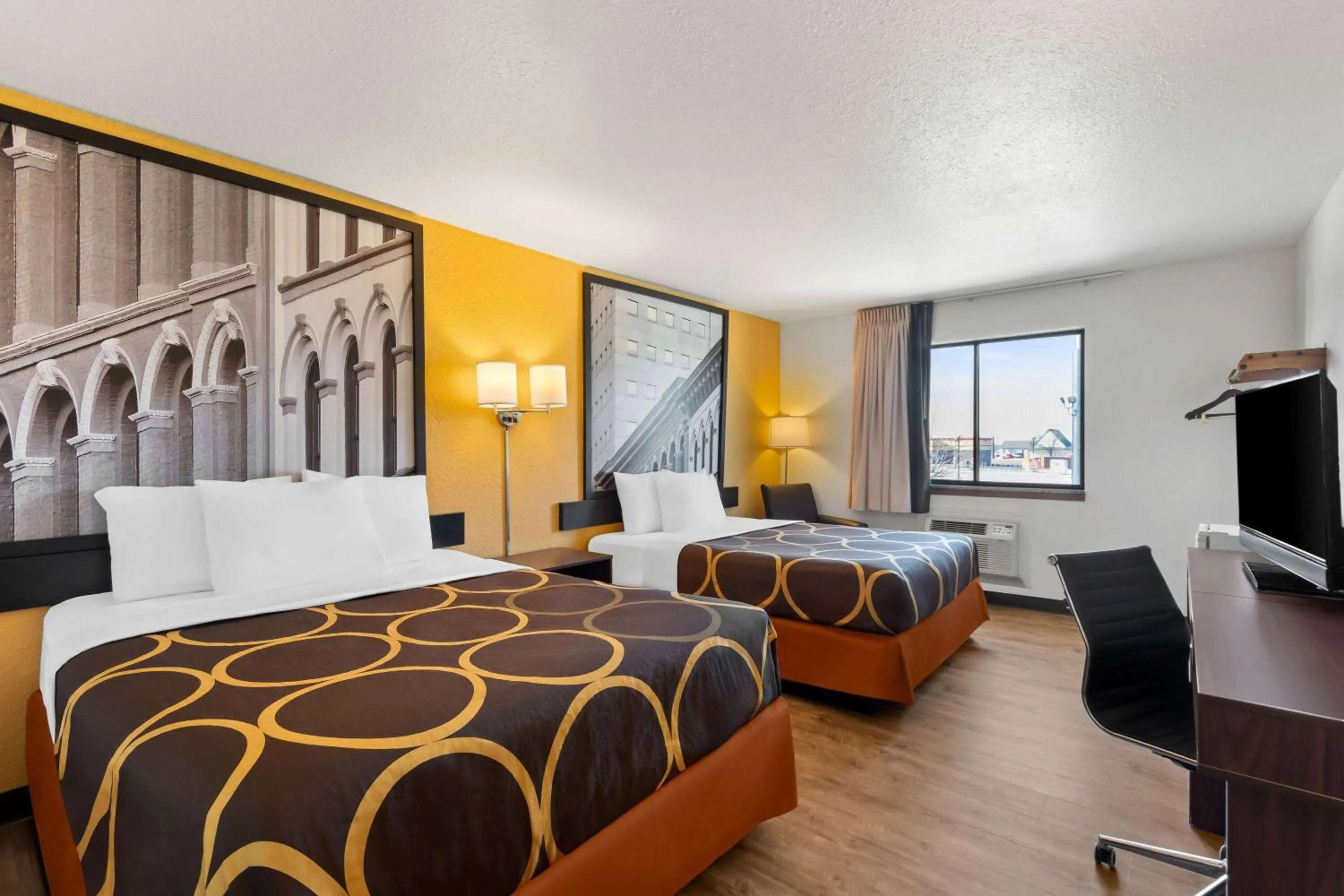 Photo of the whole room, Bed in Super 8 by Wyndham Elizabethtown