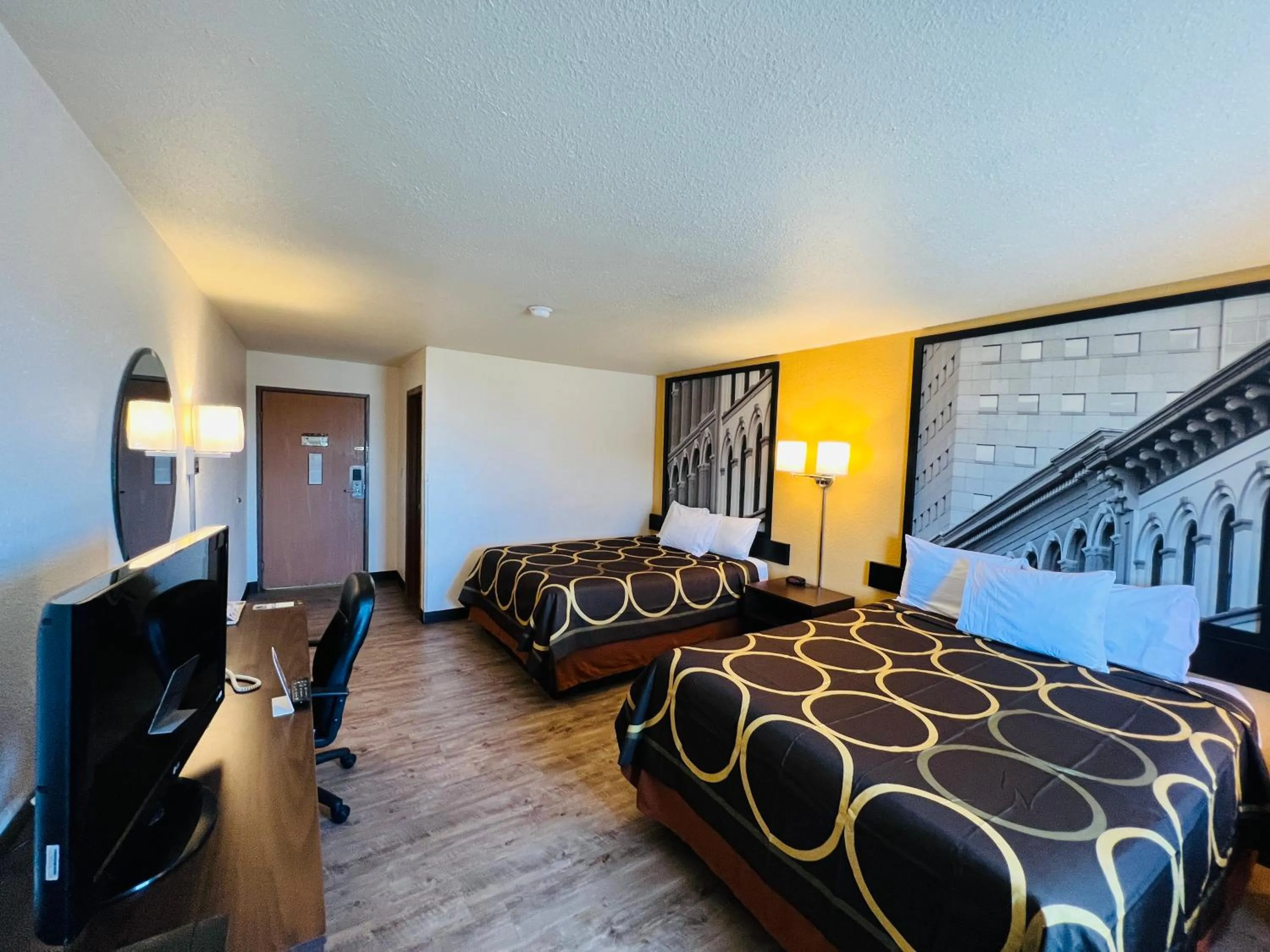 Bedroom, Bed in Super 8 by Wyndham Elizabethtown