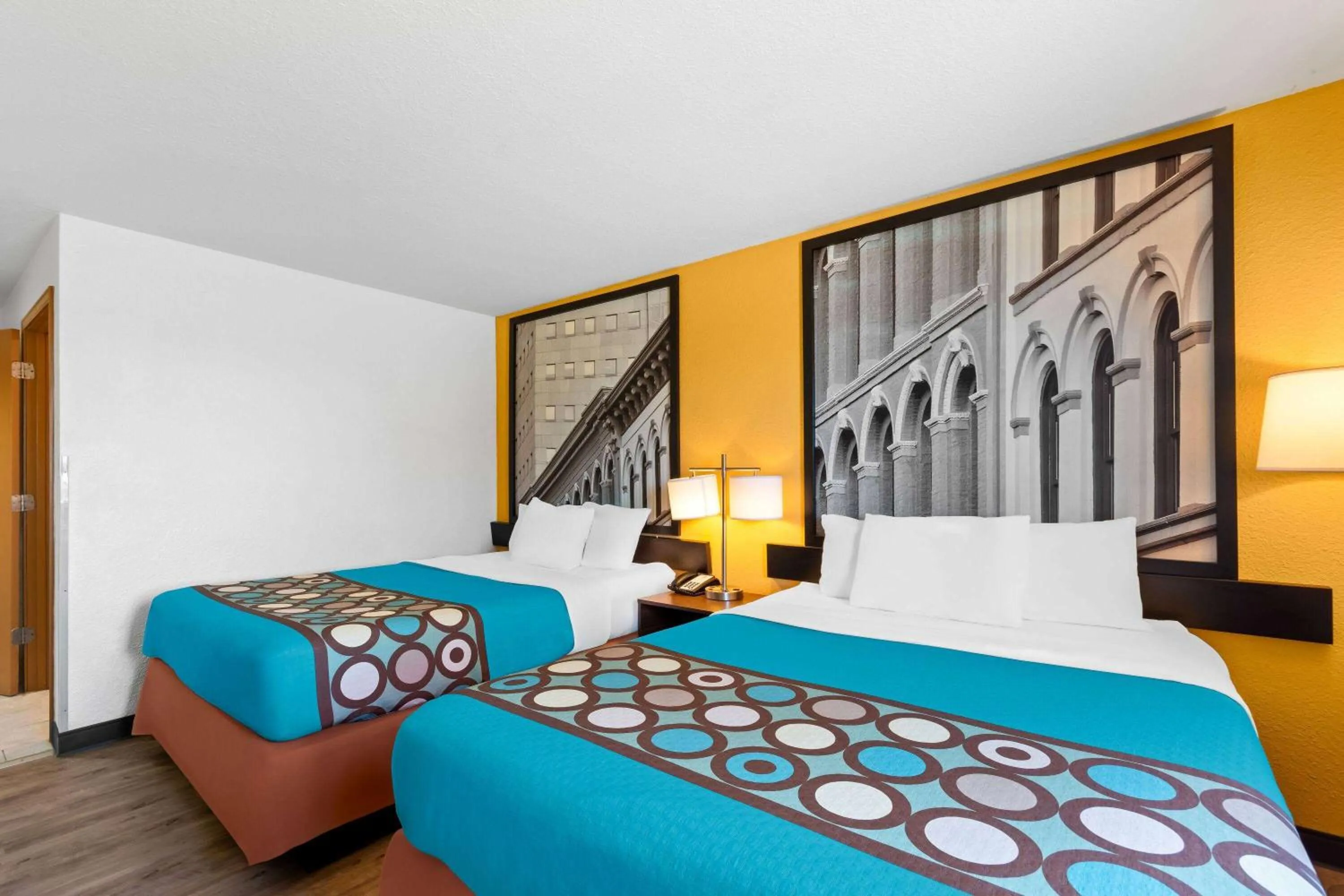 Photo of the whole room, Bed in Super 8 by Wyndham Elizabethtown